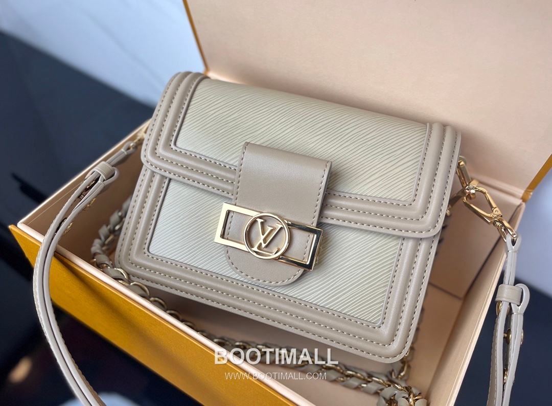 Louis Vuitton Mini Dauphine Epi Calfskin Leather Shoulder Bag with Magnetic Lock Detail 루이비통 미니 도핀 에피 카프스킨 숄더백 마그네틱락 M55963 20cm 9