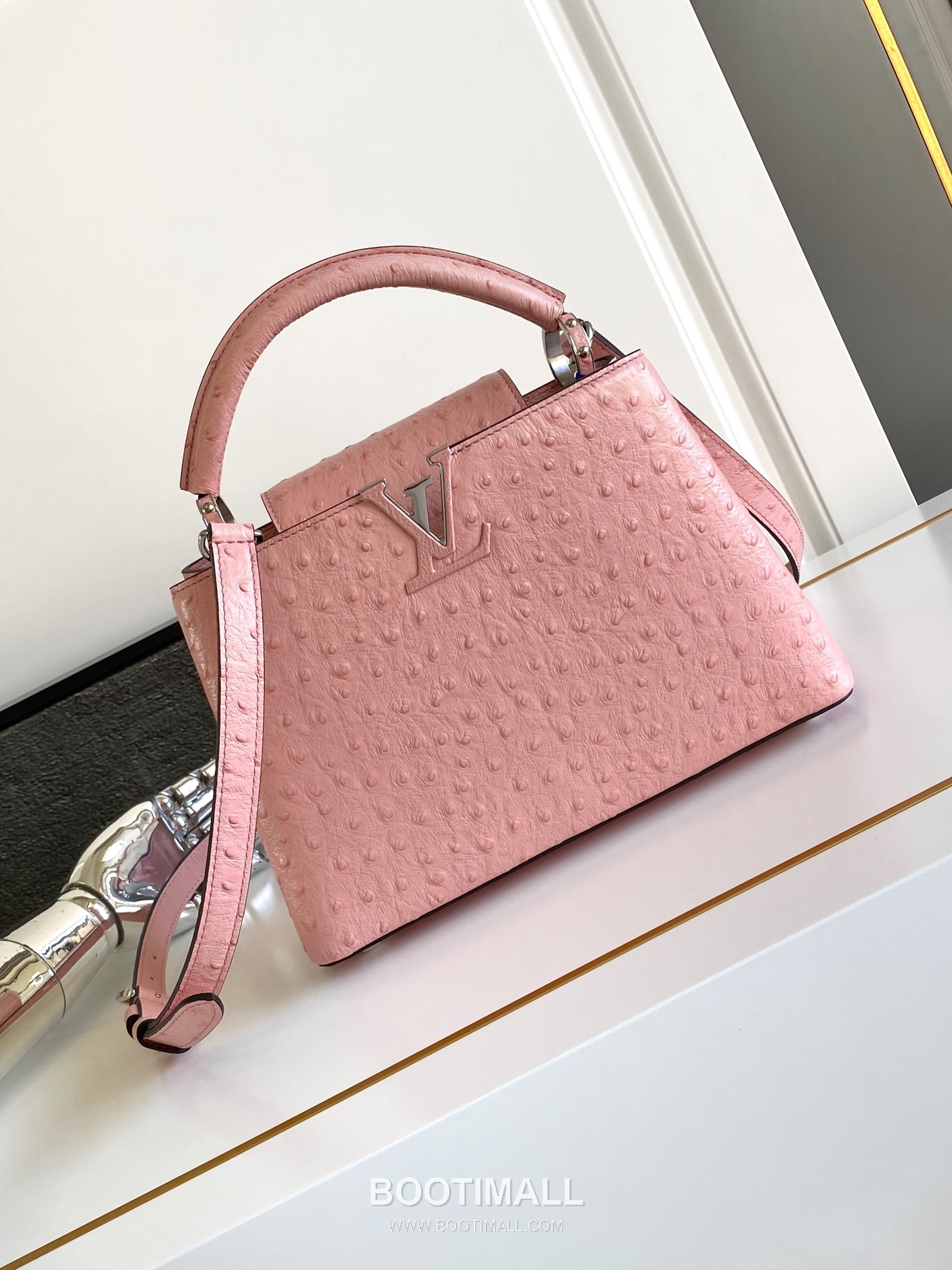 Louis Vuitton Dauphine PM Monogram Empreinte Leather Shoulder Bag with LV Lock Detail 루이비통 도핀 PM 모노그램 앙프렝뜨 숄더백 LV락 M24714 27cm 1