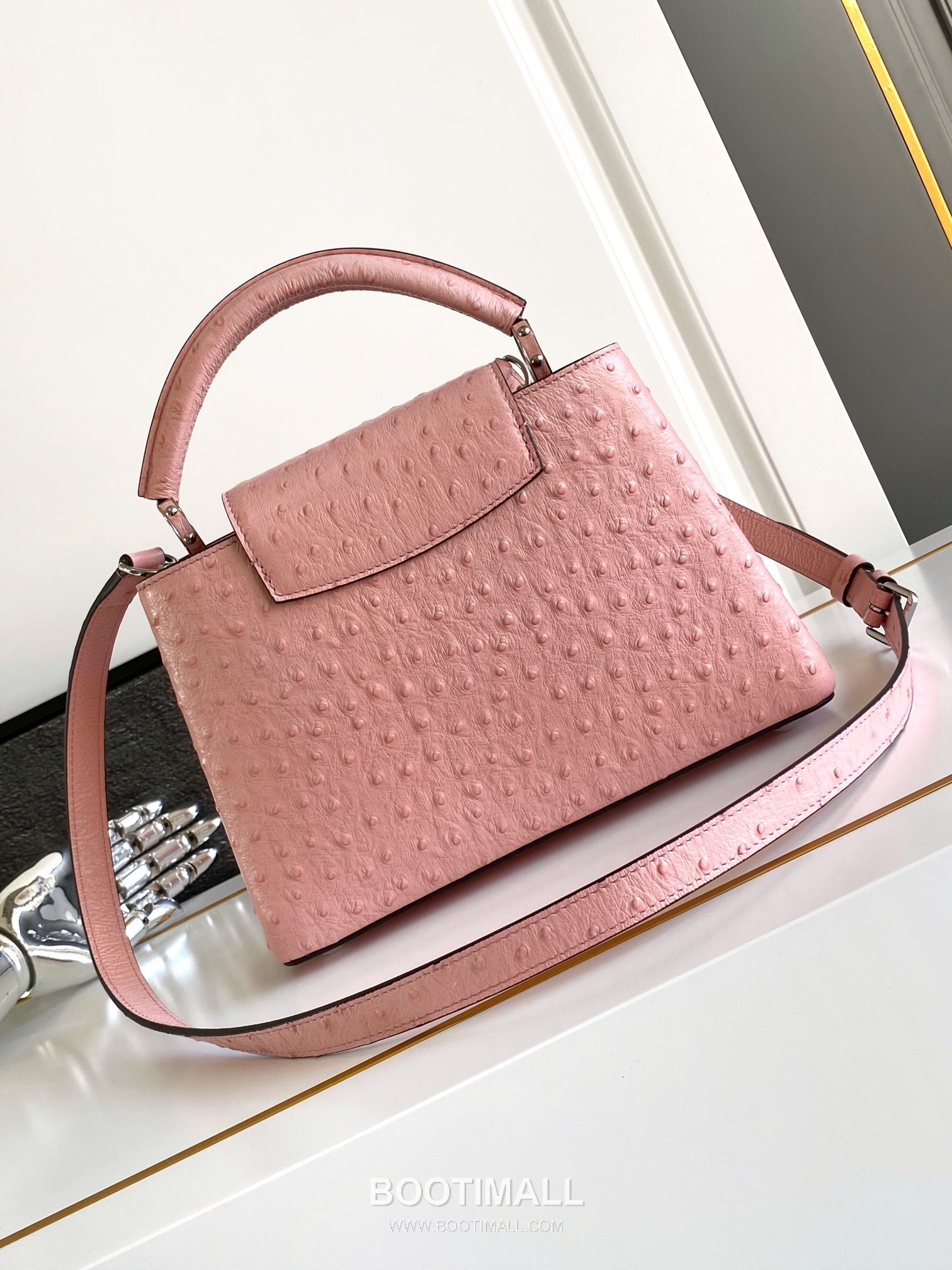 Louis Vuitton Dauphine PM Monogram Empreinte Leather Shoulder Bag with LV Lock Detail 루이비통 도핀 PM 모노그램 앙프렝뜨 숄더백 LV락 M24714 27cm 3