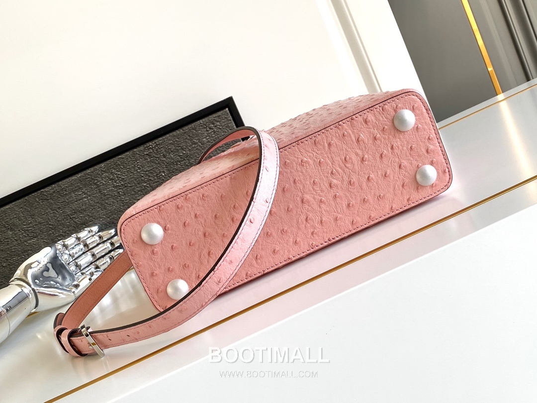Louis Vuitton Dauphine PM Monogram Empreinte Leather Shoulder Bag with LV Lock Detail 루이비통 도핀 PM 모노그램 앙프렝뜨 숄더백 LV락 M24714 27cm 4