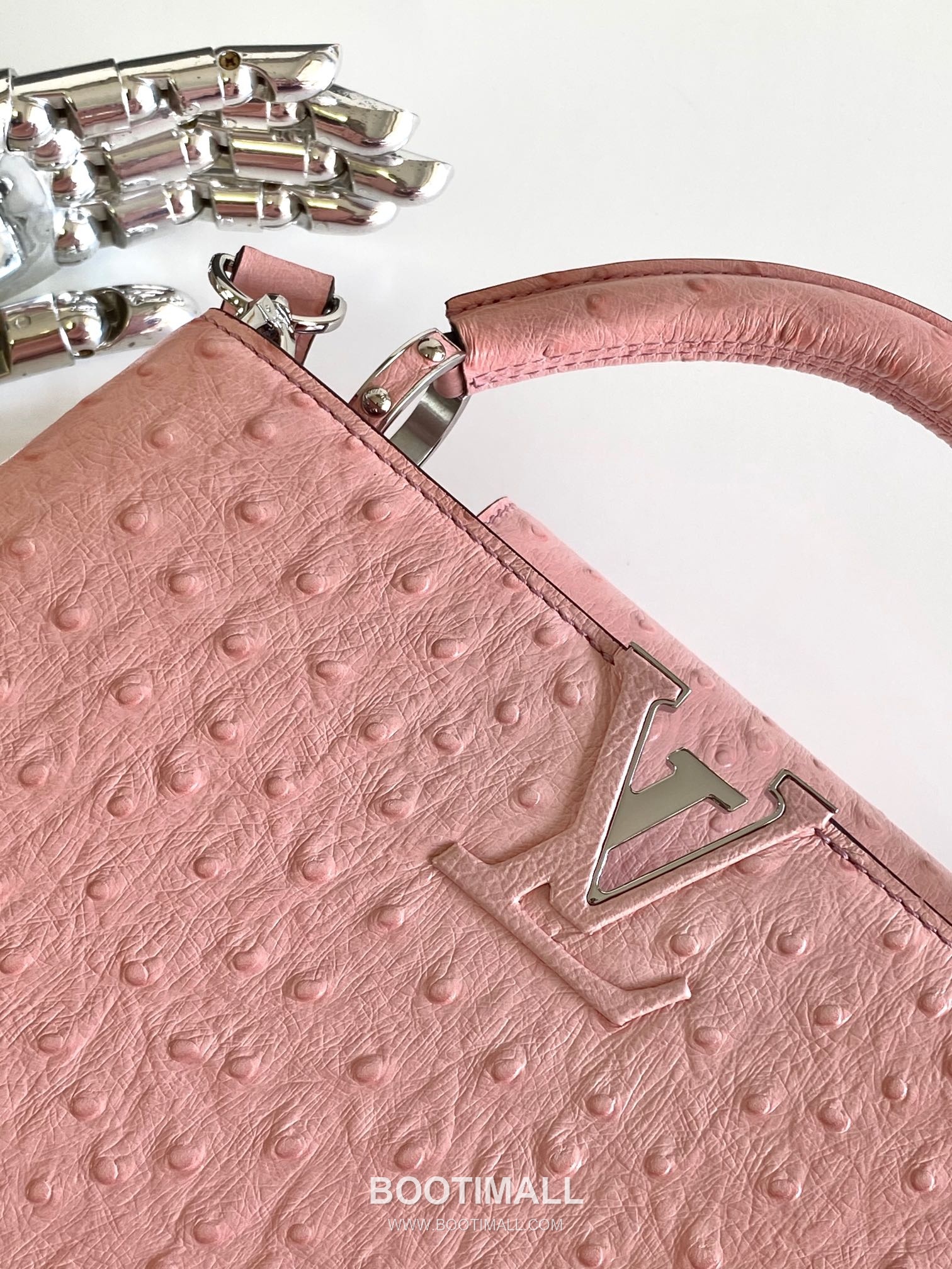 Louis Vuitton Dauphine PM Monogram Empreinte Leather Shoulder Bag with LV Lock Detail 루이비통 도핀 PM 모노그램 앙프렝뜨 숄더백 LV락 M24714 27cm 5