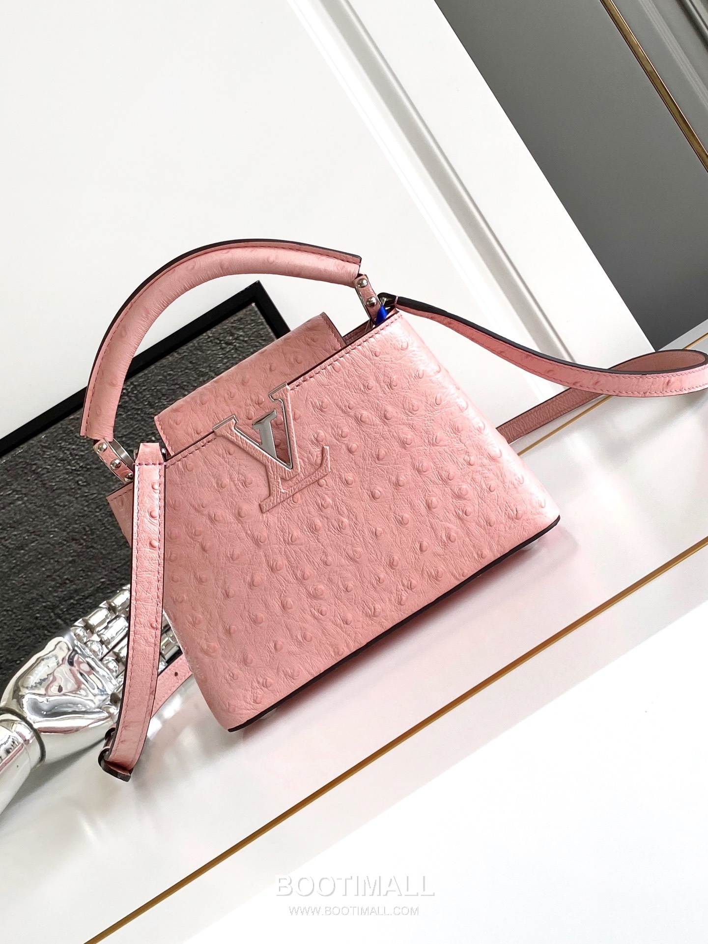 Louis Vuitton Dauphine Mini Monogram Empreinte Leather Shoulder Bag with LV Lock Detail 루이비통 도핀 미니 모노그램 앙프렝뜨 숄더백 LV락 M24713 21cm 1