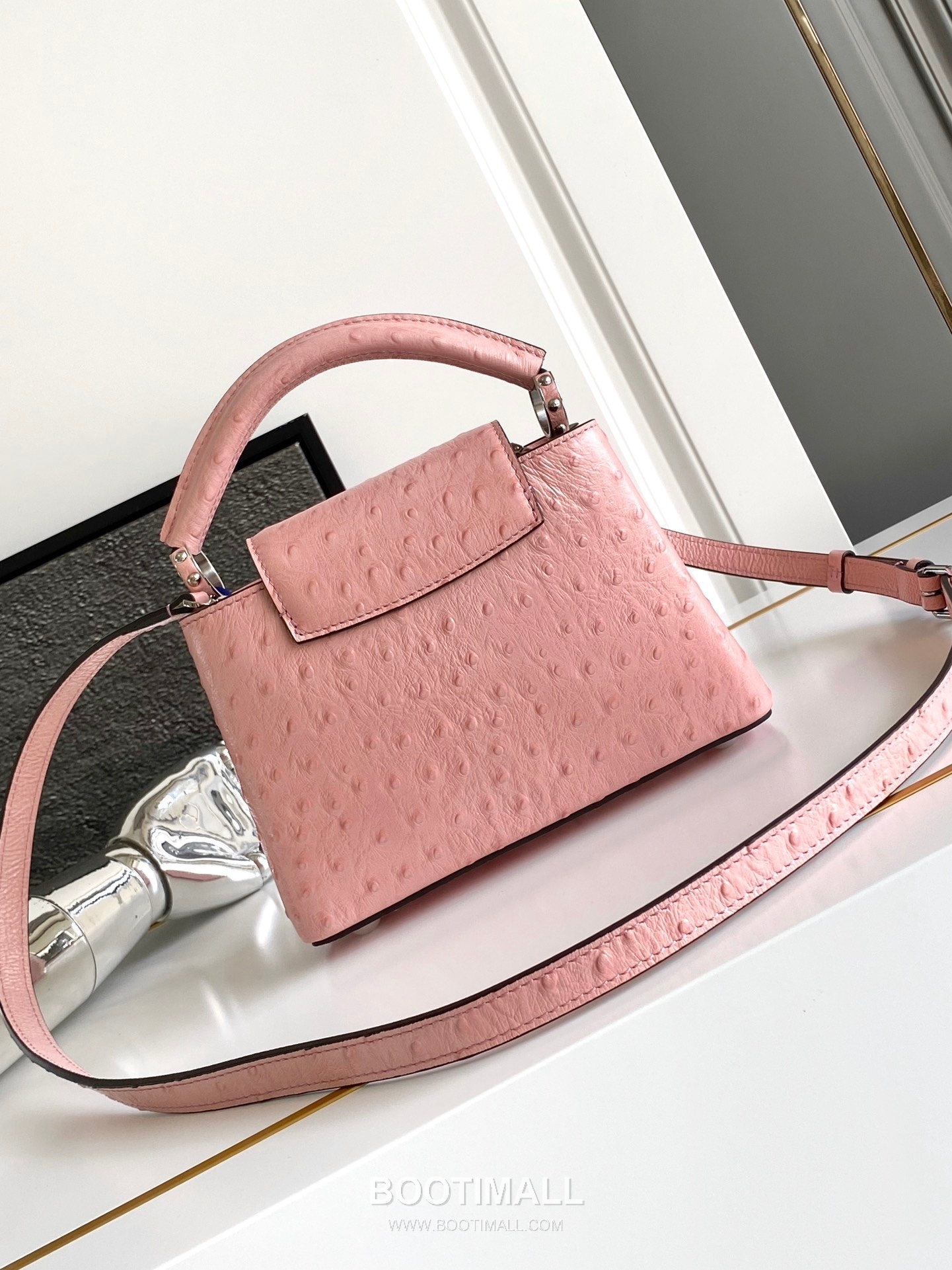 Louis Vuitton Dauphine Mini Monogram Empreinte Leather Shoulder Bag with LV Lock Detail 루이비통 도핀 미니 모노그램 앙프렝뜨 숄더백 LV락 M24713 21cm 3