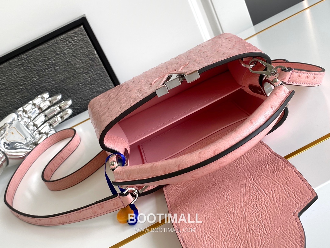 Louis Vuitton Dauphine Mini Monogram Empreinte Leather Shoulder Bag with LV Lock Detail 루이비통 도핀 미니 모노그램 앙프렝뜨 숄더백 LV락 M24713 21cm 8