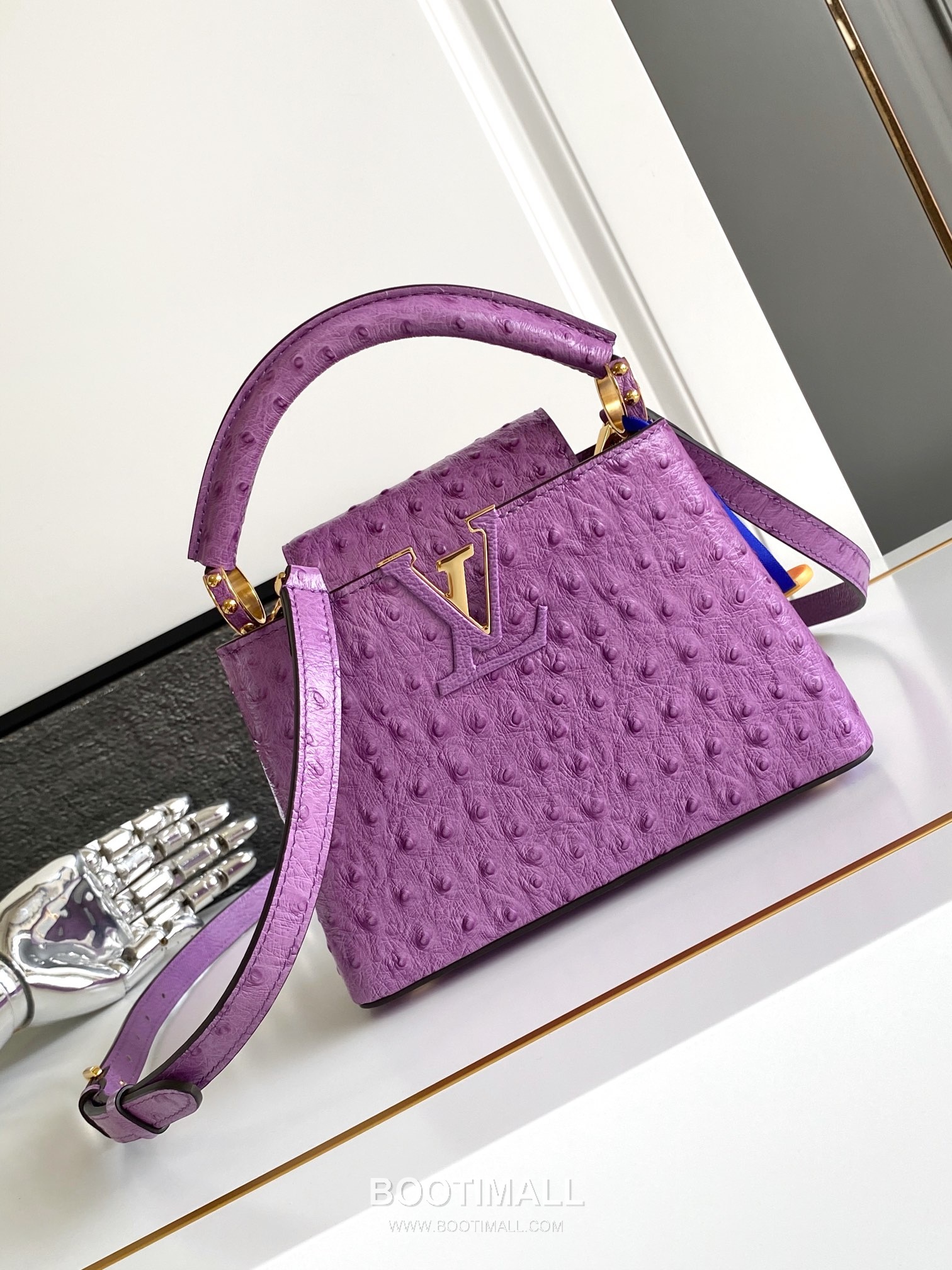 Louis Vuitton Dauphine Mini Monogram Empreinte Leather Shoulder Bag with LV Lock Detail 루이비통 도핀 미니 모노그램 앙프렝뜨 숄더백 LV락 M24713 21cm 1