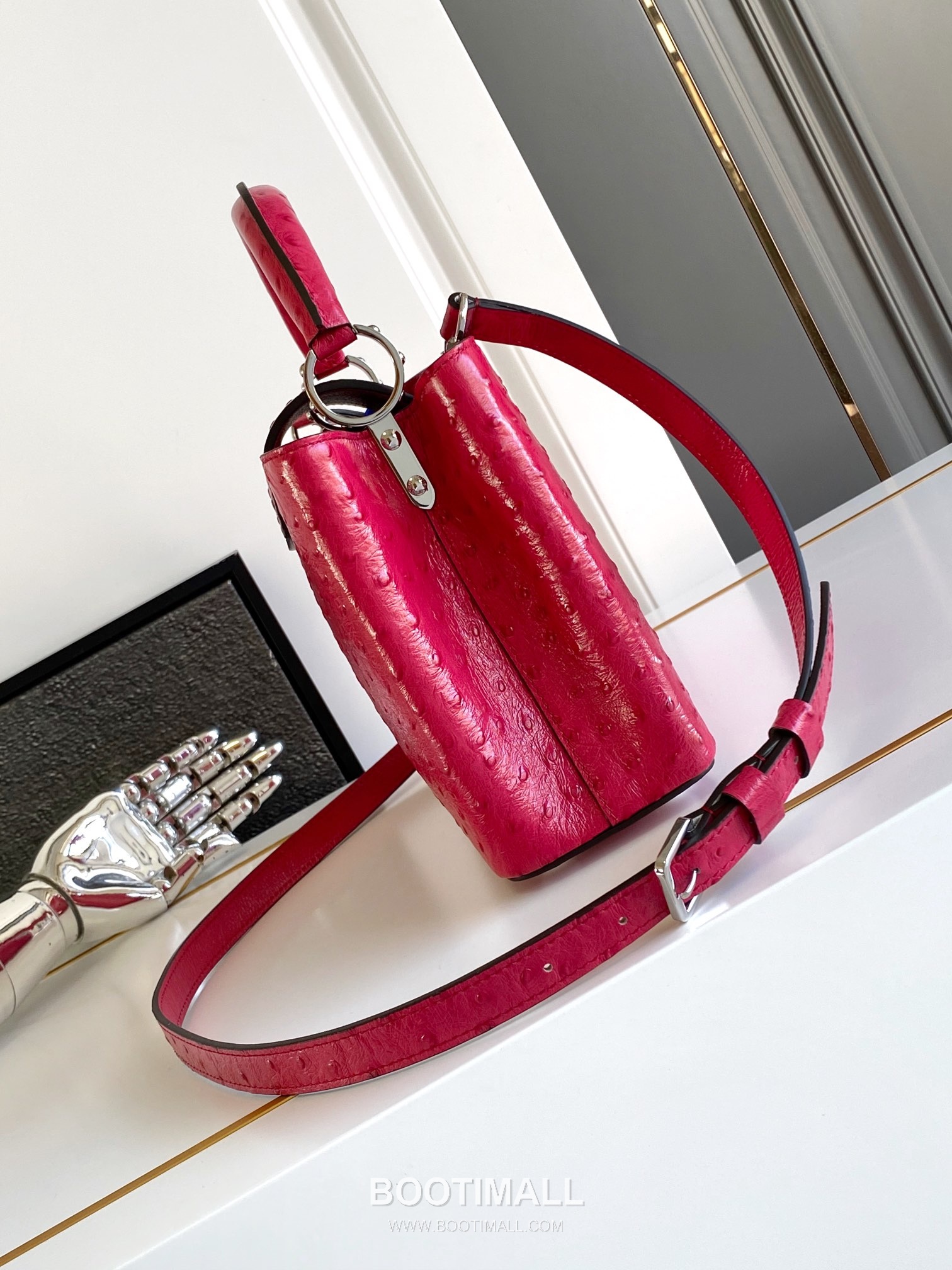 Louis Vuitton Dauphine PM Monogram Empreinte Leather Shoulder Bag with LV Lock Detail 루이비통 도핀 PM 모노그램 앙프렝뜨 숄더백 LV락 M24714 27cm 2