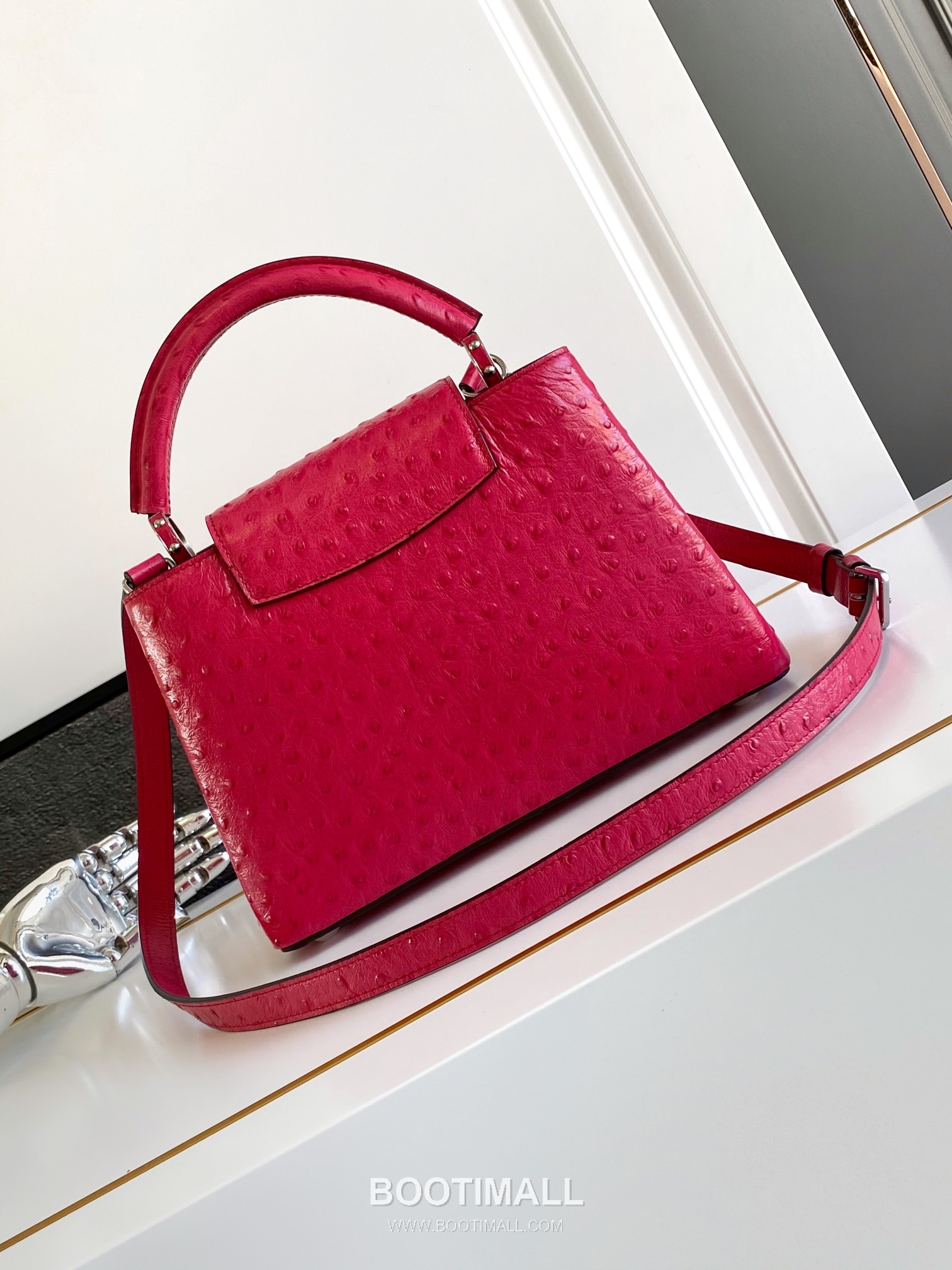 Louis Vuitton Dauphine PM Monogram Empreinte Leather Shoulder Bag with LV Lock Detail 루이비통 도핀 PM 모노그램 앙프렝뜨 숄더백 LV락 M24714 27cm 3