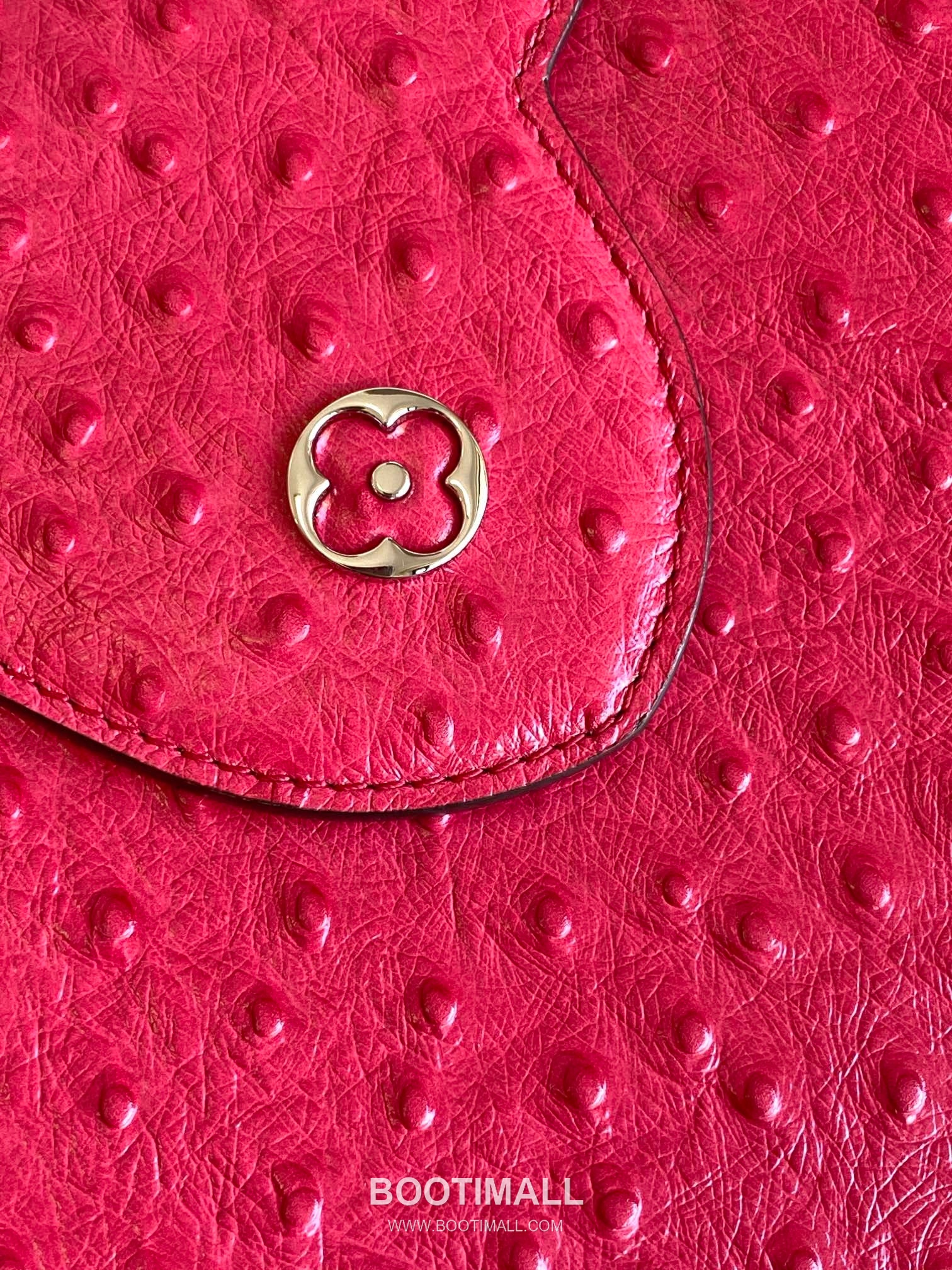 Louis Vuitton Dauphine PM Monogram Empreinte Leather Shoulder Bag with LV Lock Detail 루이비통 도핀 PM 모노그램 앙프렝뜨 숄더백 LV락 M24714 27cm 7