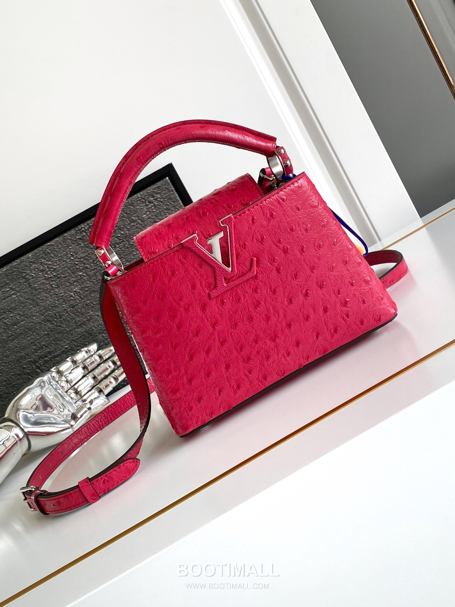 Louis Vuitton Dauphine Mini Monogram Empreinte Leather Shoulder Bag with LV Lock Detail 루이비통 도핀 미니 모노그램 앙프렝뜨 숄더백 LV락 M24713 21cm 1