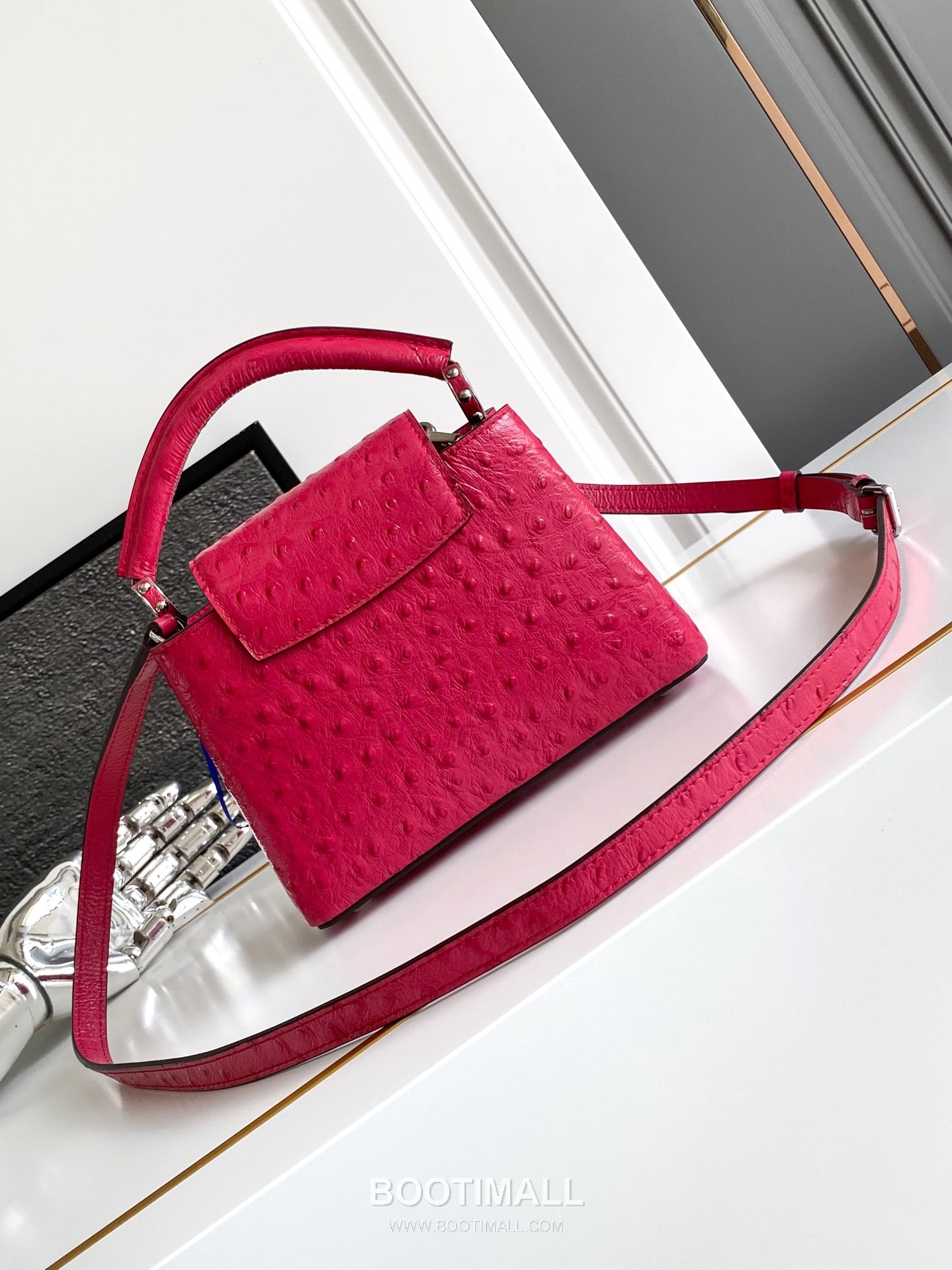 Louis Vuitton Dauphine Mini Monogram Empreinte Leather Shoulder Bag with LV Lock Detail 루이비통 도핀 미니 모노그램 앙프렝뜨 숄더백 LV락 M24713 21cm 3