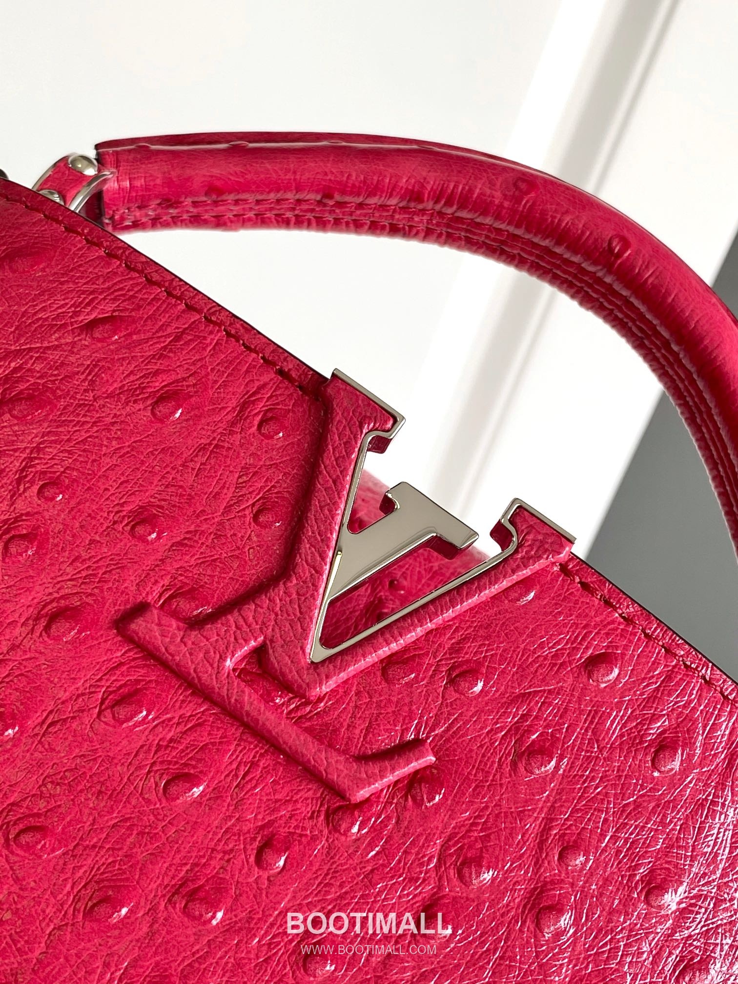 Louis Vuitton Dauphine Mini Monogram Empreinte Leather Shoulder Bag with LV Lock Detail 루이비통 도핀 미니 모노그램 앙프렝뜨 숄더백 LV락 M24713 21cm 5