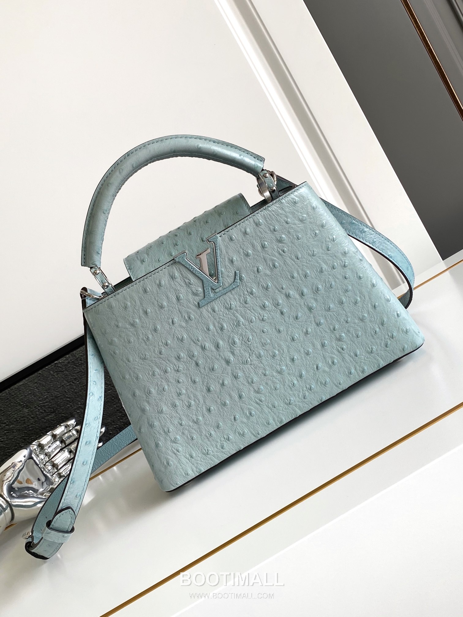 Louis Vuitton Dauphine PM Monogram Empreinte Leather Shoulder Bag with LV Lock Detail 루이비통 도핀 PM 모노그램 앙프렝뜨 숄더백 LV락 M24714 27cm 1