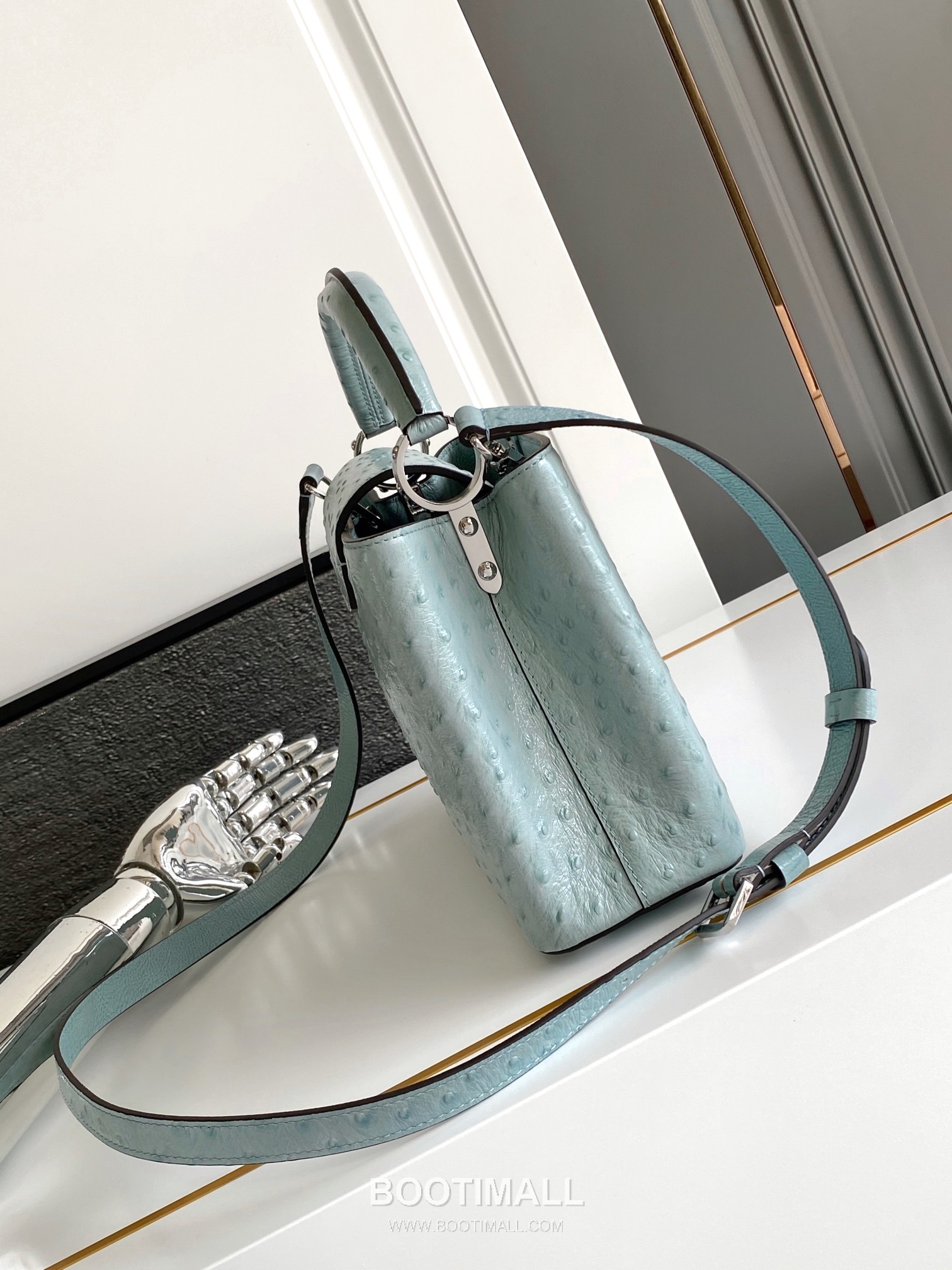 Louis Vuitton Dauphine PM Monogram Empreinte Leather Shoulder Bag with LV Lock Detail 루이비통 도핀 PM 모노그램 앙프렝뜨 숄더백 LV락 M24714 27cm 2