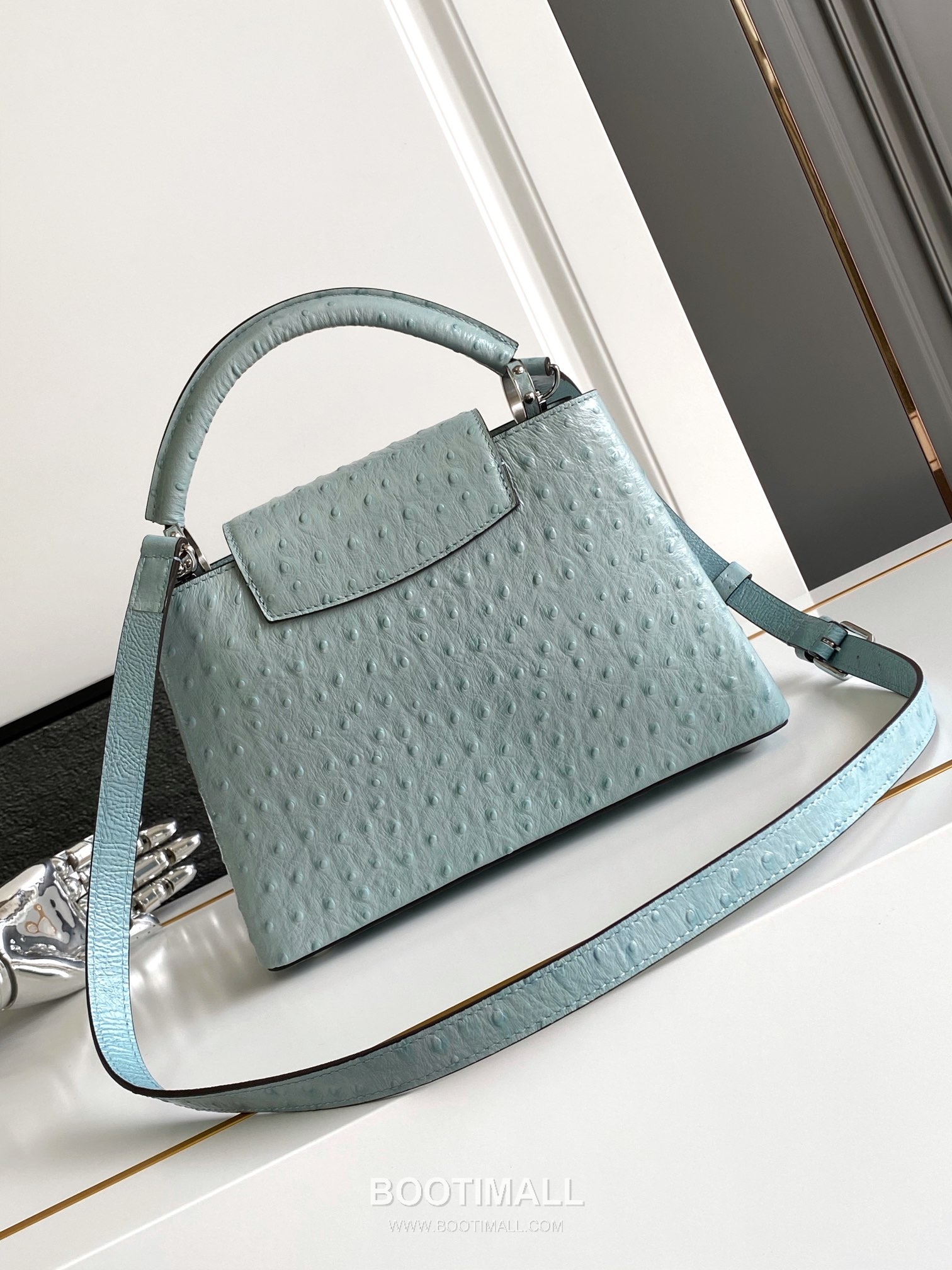 Louis Vuitton Dauphine PM Monogram Empreinte Leather Shoulder Bag with LV Lock Detail 루이비통 도핀 PM 모노그램 앙프렝뜨 숄더백 LV락 M24714 27cm 3