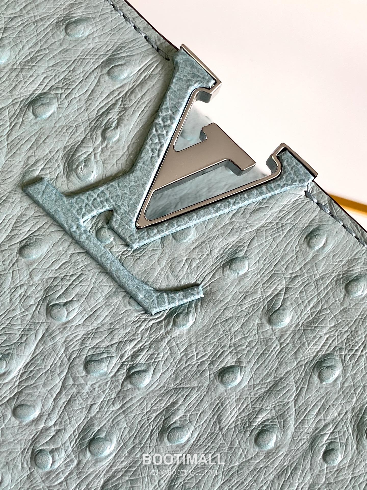 Louis Vuitton Dauphine PM Monogram Empreinte Leather Shoulder Bag with LV Lock Detail 루이비통 도핀 PM 모노그램 앙프렝뜨 숄더백 LV락 M24714 27cm 5