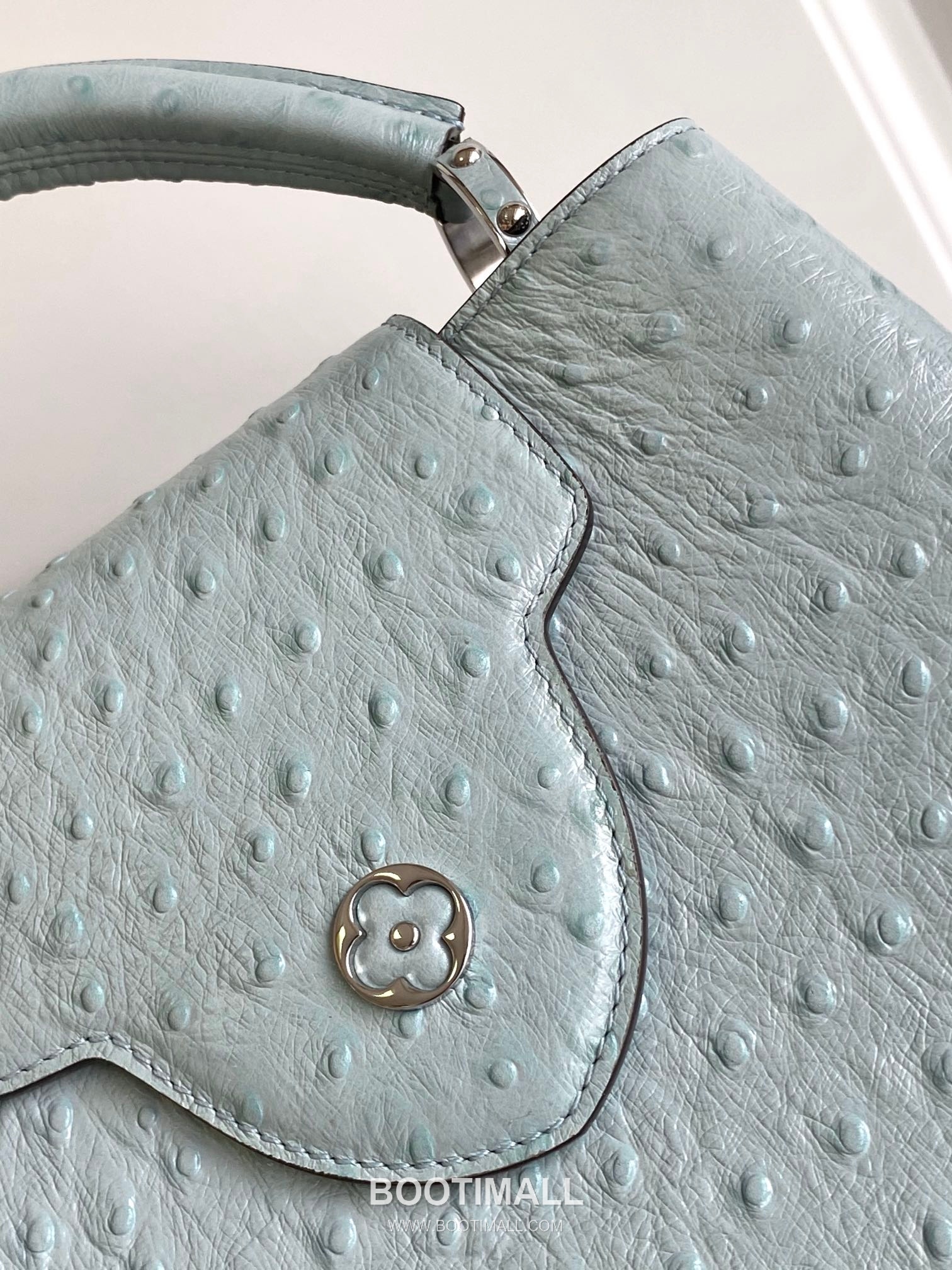 Louis Vuitton Dauphine PM Monogram Empreinte Leather Shoulder Bag with LV Lock Detail 루이비통 도핀 PM 모노그램 앙프렝뜨 숄더백 LV락 M24714 27cm 7