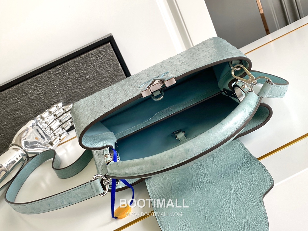 Louis Vuitton Dauphine PM Monogram Empreinte Leather Shoulder Bag with LV Lock Detail 루이비통 도핀 PM 모노그램 앙프렝뜨 숄더백 LV락 M24714 27cm 8