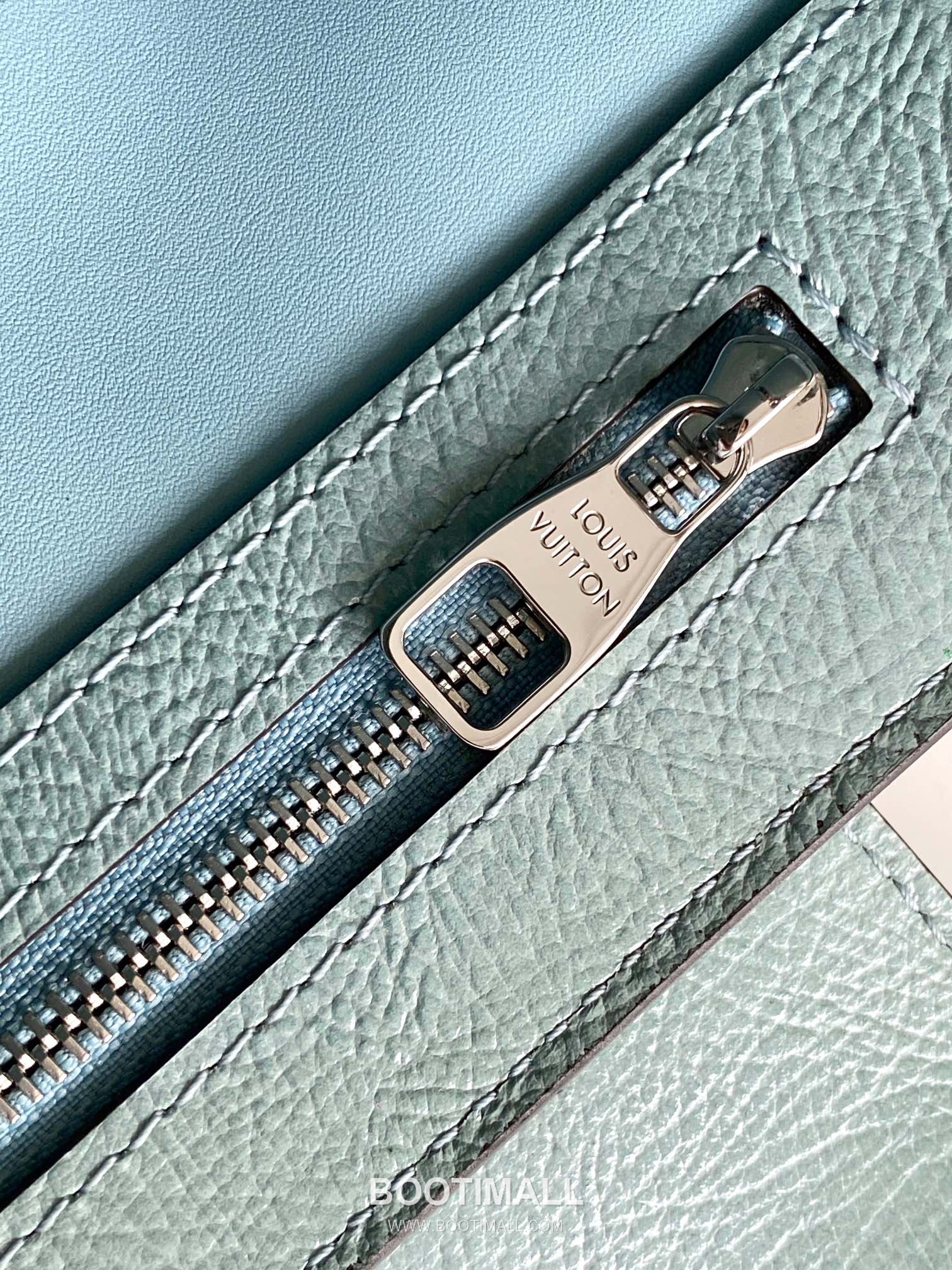 Louis Vuitton Dauphine PM Monogram Empreinte Leather Shoulder Bag with LV Lock Detail 루이비통 도핀 PM 모노그램 앙프렝뜨 숄더백 LV락 M24714 27cm 9