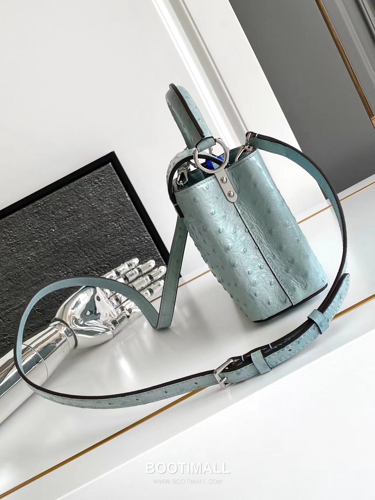 Louis Vuitton Dauphine Mini Monogram Empreinte Leather Shoulder Bag with LV Lock Detail 루이비통 도핀 미니 모노그램 앙프렝뜨 숄더백 LV락 M24713 21cm 2