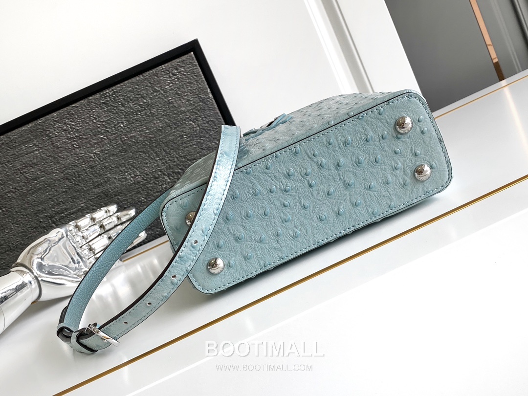 Louis Vuitton Dauphine Mini Monogram Empreinte Leather Shoulder Bag with LV Lock Detail 루이비통 도핀 미니 모노그램 앙프렝뜨 숄더백 LV락 M24713 21cm 5