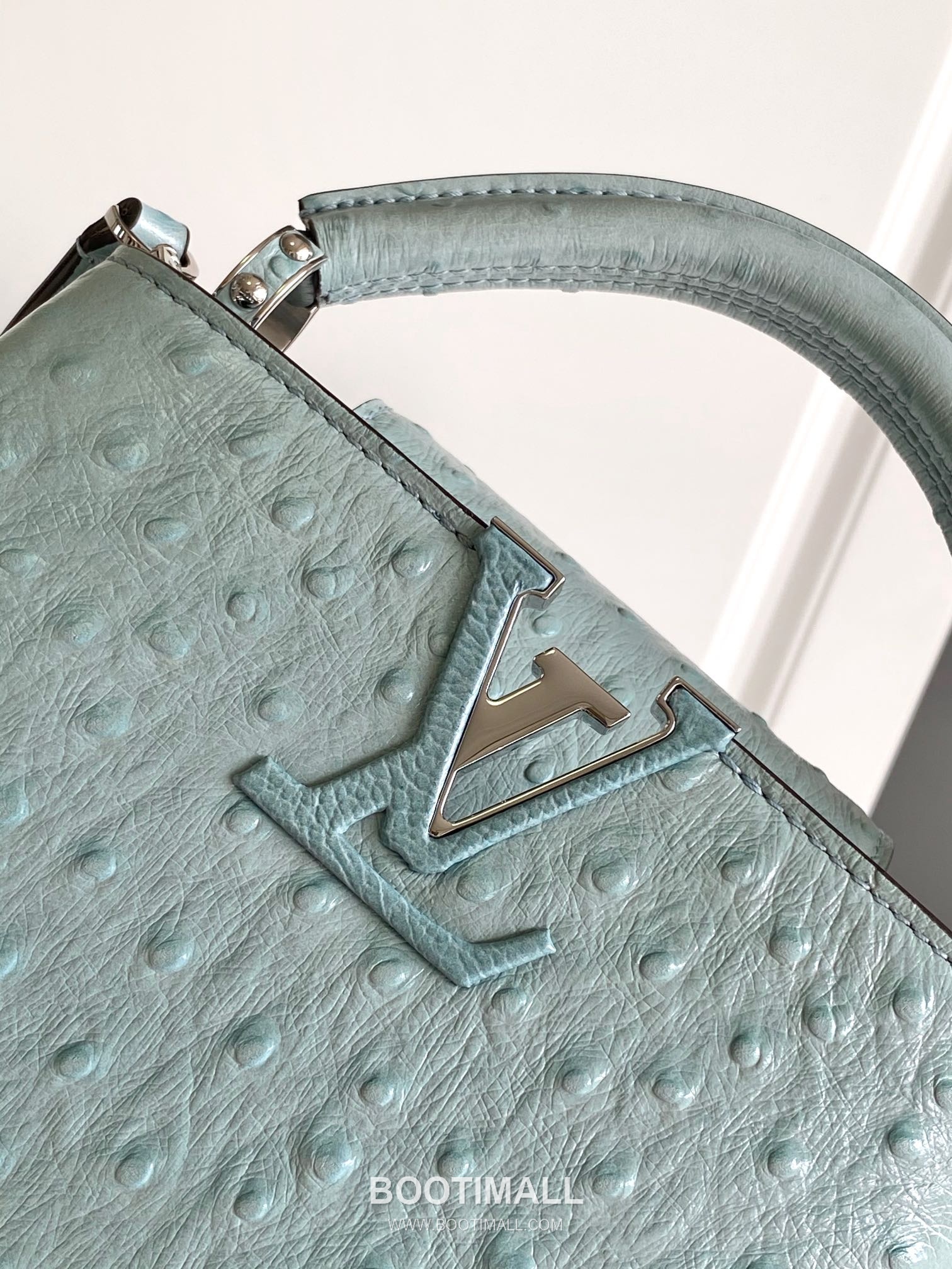 Louis Vuitton Dauphine Mini Monogram Empreinte Leather Shoulder Bag with LV Lock Detail 루이비통 도핀 미니 모노그램 앙프렝뜨 숄더백 LV락 M24713 21cm 6