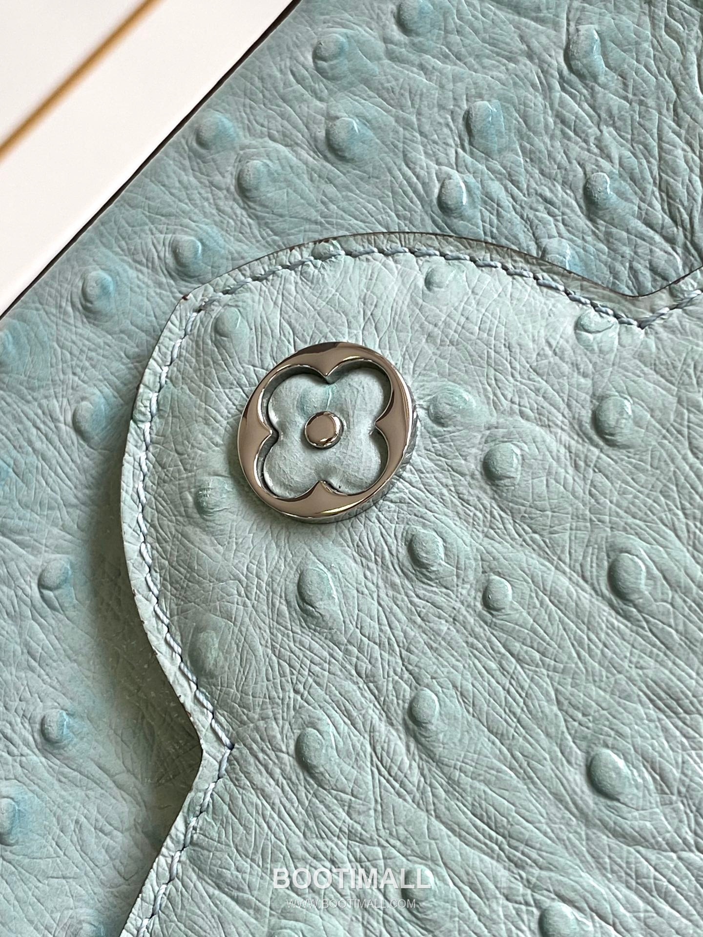 Louis Vuitton Dauphine Mini Monogram Empreinte Leather Shoulder Bag with LV Lock Detail 루이비통 도핀 미니 모노그램 앙프렝뜨 숄더백 LV락 M24713 21cm 7