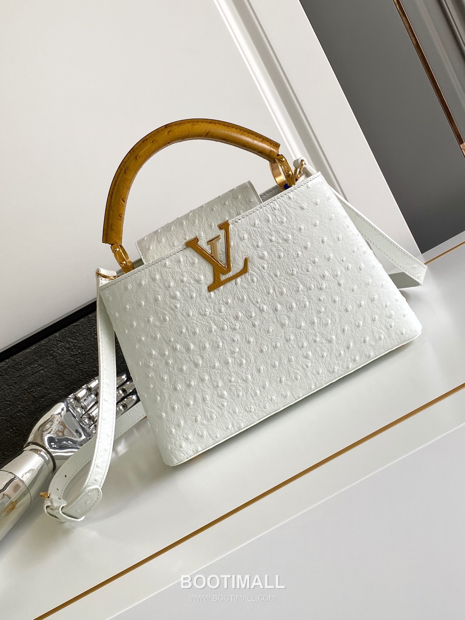 Louis Vuitton Dauphine PM Monogram Empreinte Leather Shoulder Bag with LV Lock Detail 루이비통 도핀 PM 모노그램 앙프렝뜨 숄더백 LV락 M24714 27cm 1