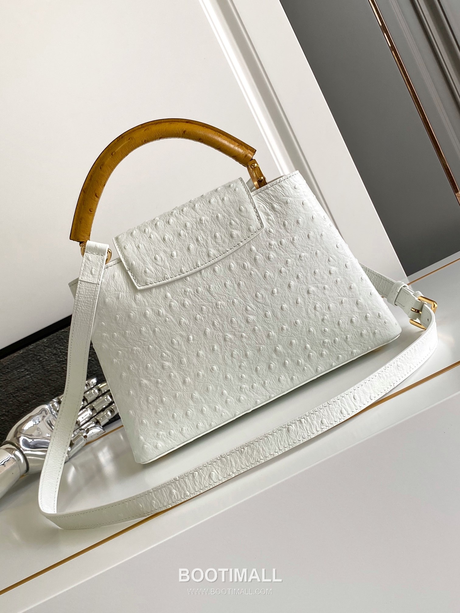 Louis Vuitton Dauphine PM Monogram Empreinte Leather Shoulder Bag with LV Lock Detail 루이비통 도핀 PM 모노그램 앙프렝뜨 숄더백 LV락 M24714 27cm 3