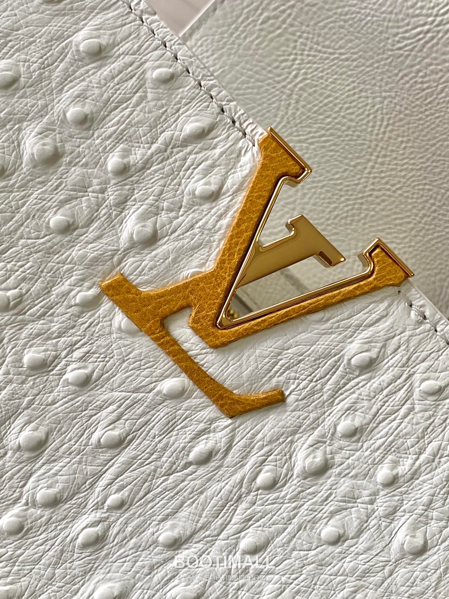 Louis Vuitton Dauphine PM Monogram Empreinte Leather Shoulder Bag with LV Lock Detail 루이비통 도핀 PM 모노그램 앙프렝뜨 숄더백 LV락 M24714 27cm 5