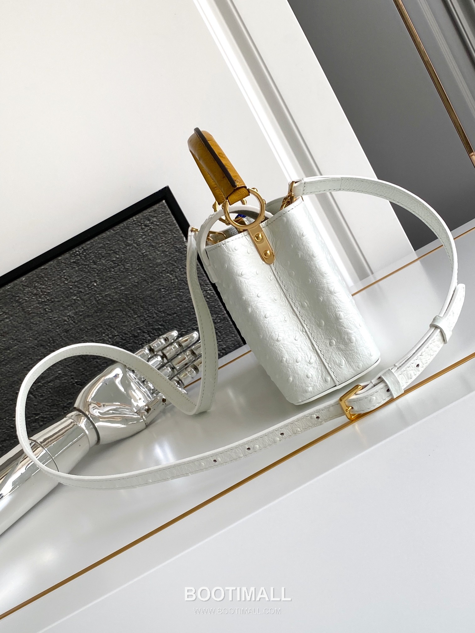 Louis Vuitton Dauphine Mini Monogram Empreinte Leather Shoulder Bag with LV Lock Detail 루이비통 도핀 미니 모노그램 앙프렝뜨 숄더백 LV락 M24713 21cm 2