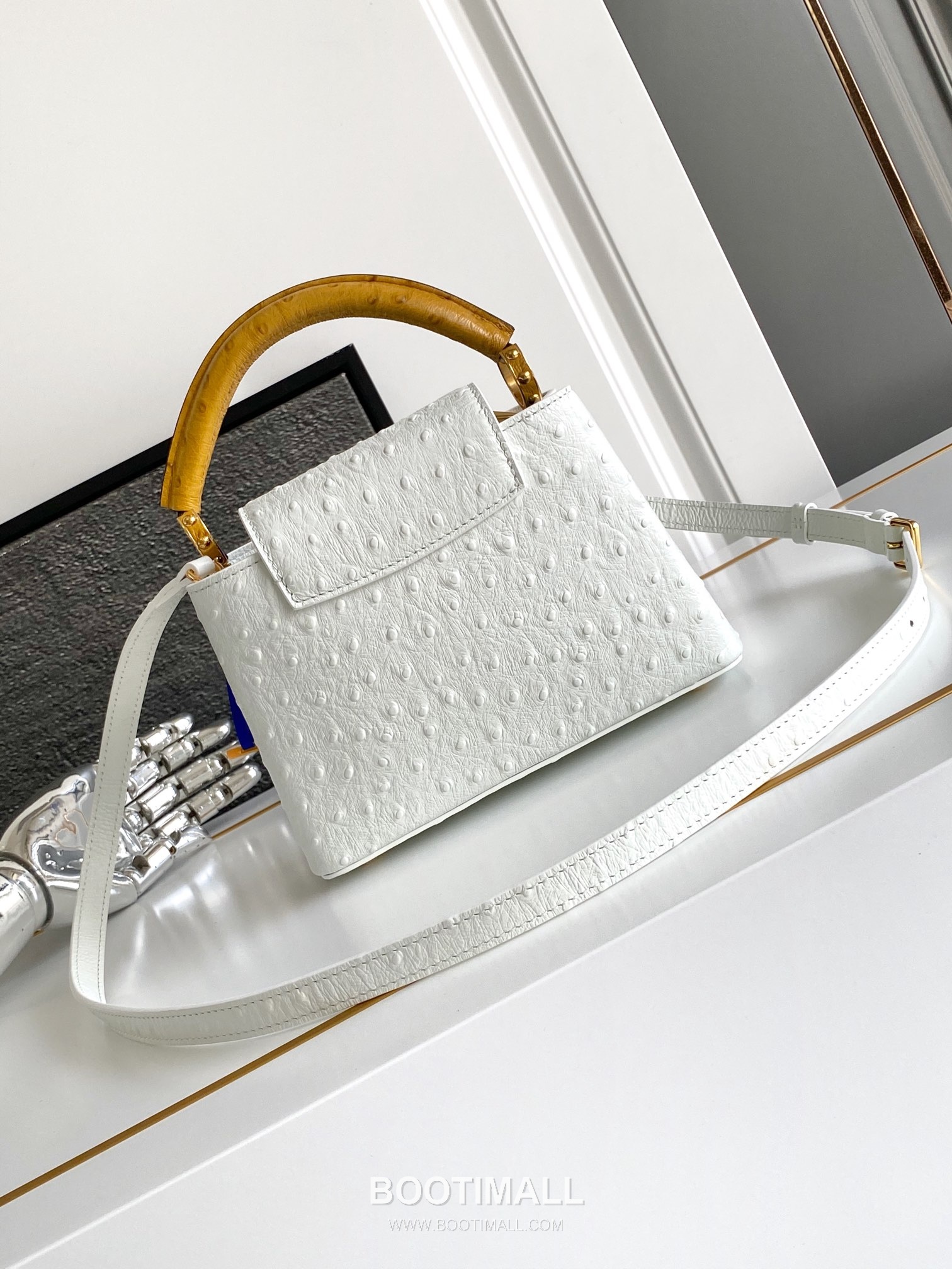 Louis Vuitton Dauphine Mini Monogram Empreinte Leather Shoulder Bag with LV Lock Detail 루이비통 도핀 미니 모노그램 앙프렝뜨 숄더백 LV락 M24713 21cm 3