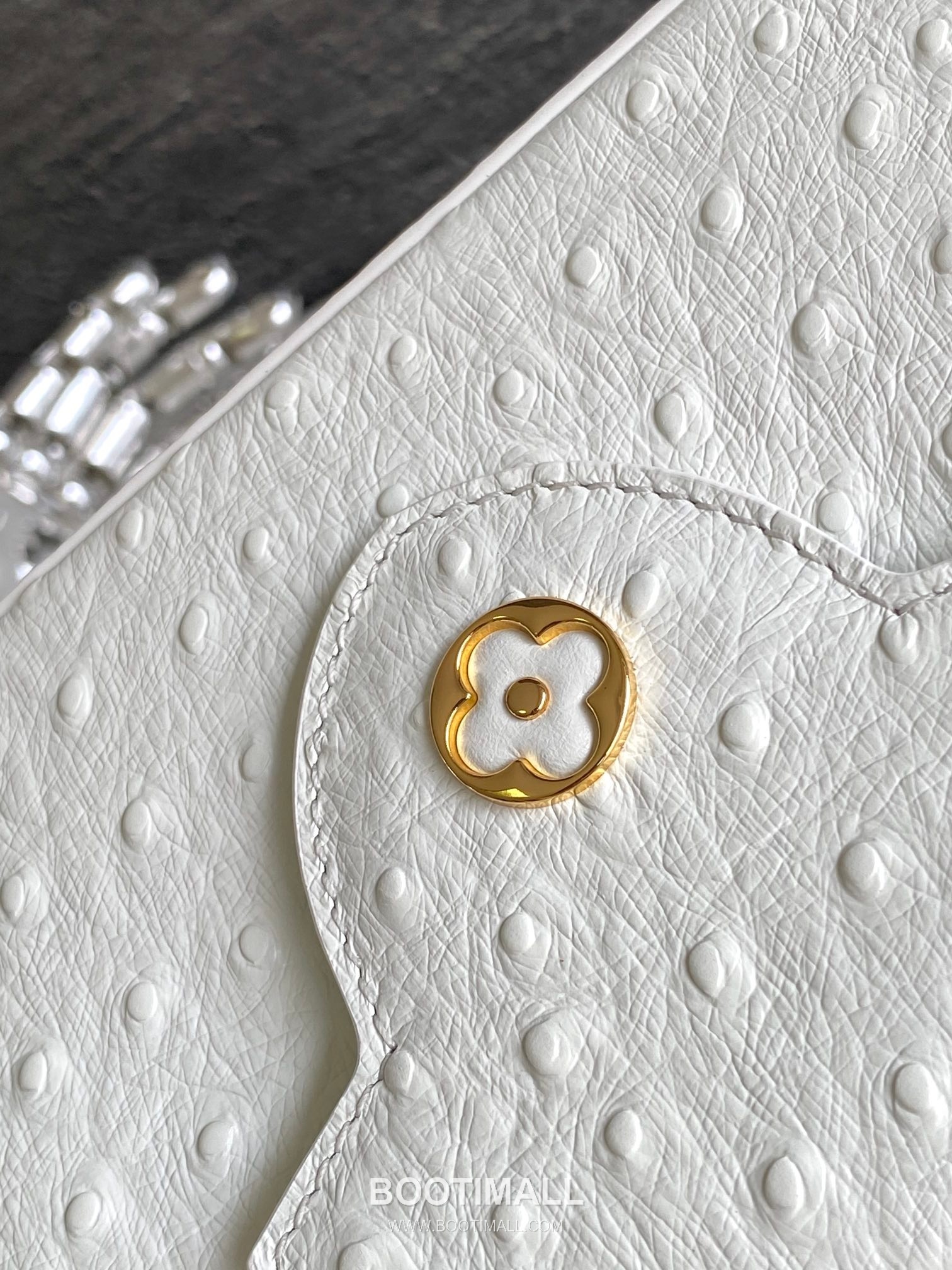 Louis Vuitton Dauphine Mini Monogram Empreinte Leather Shoulder Bag with LV Lock Detail 루이비통 도핀 미니 모노그램 앙프렝뜨 숄더백 LV락 M24713 21cm 6