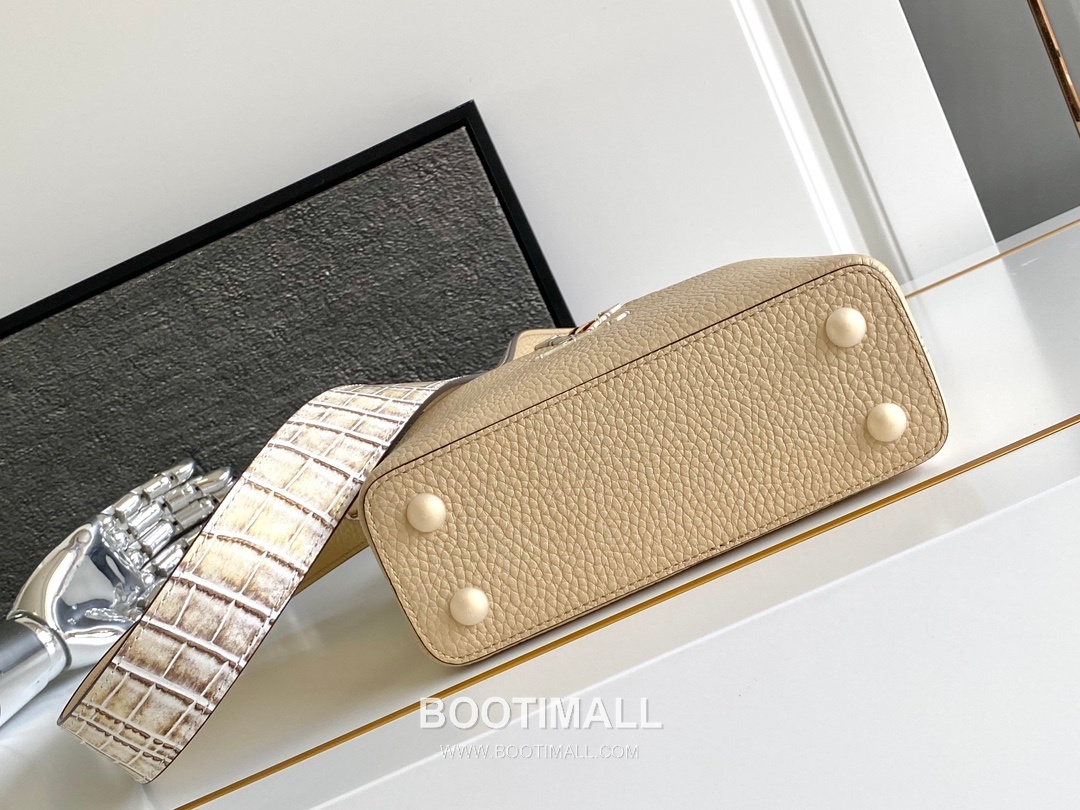 Louis Vuitton Dauphine Mini Monogram Canvas Leather Shoulder Bag with LV Lock Detail 루이비통 도핀 미니 모노그램 캔버스 레더 숄더백 LV락 M96498 21cm 5