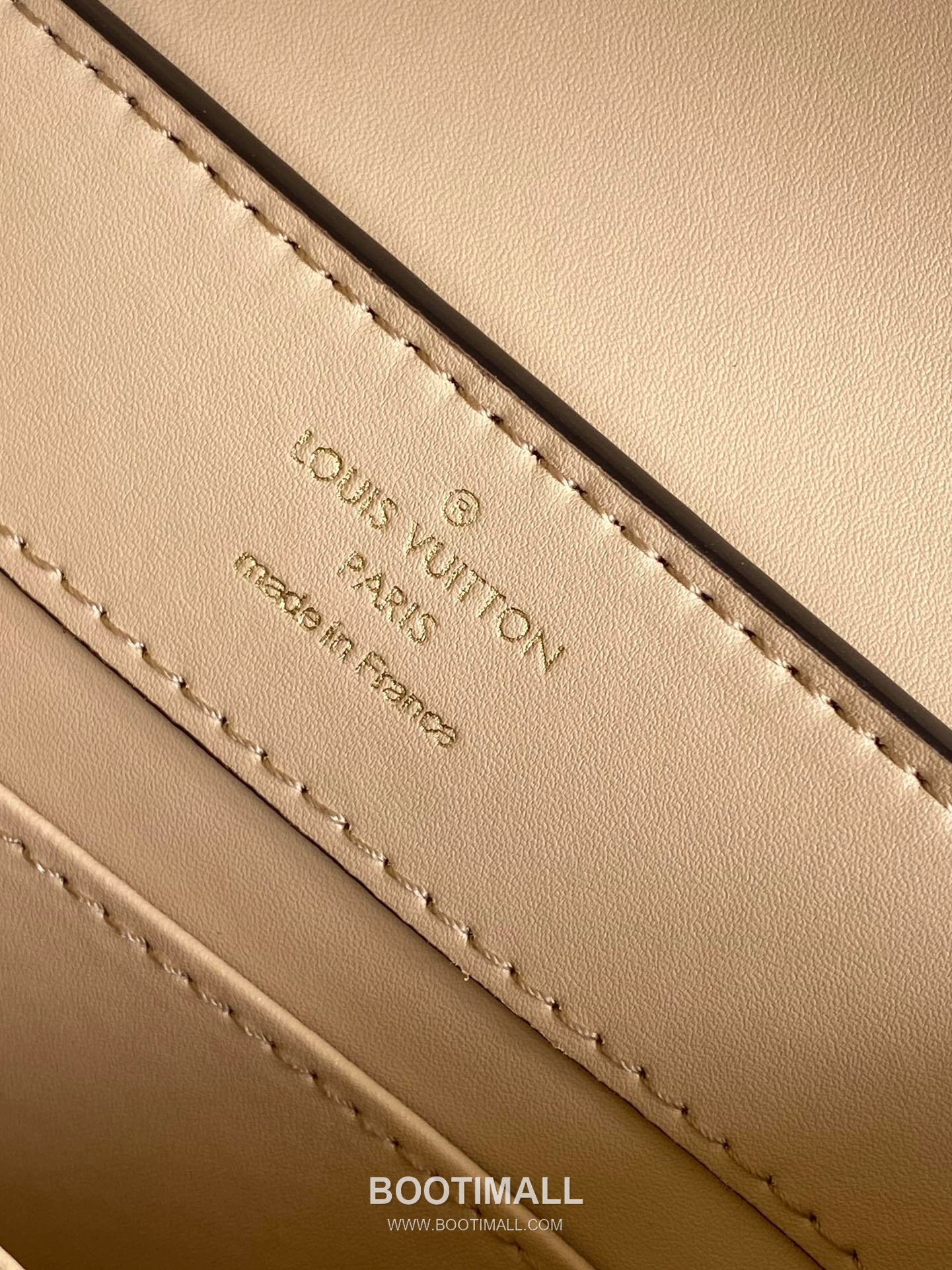 Louis Vuitton Dauphine Mini Monogram Canvas Leather Shoulder Bag with LV Lock Detail 루이비통 도핀 미니 모노그램 캔버스 레더 숄더백 LV락 M96498 21cm 10