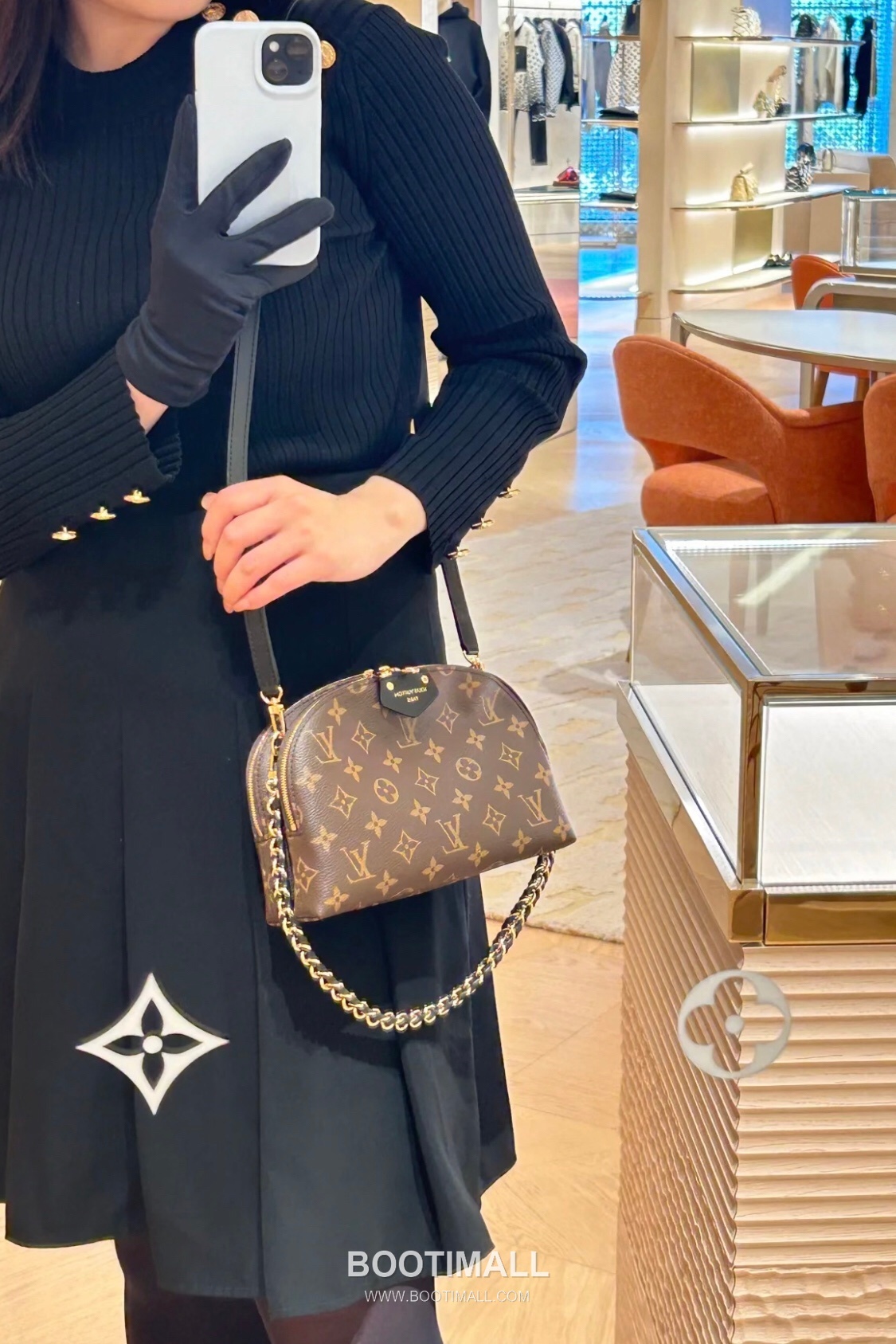 Louis Vuitton Be Alma Monogram Canvas Leather Clutch Shoulder Bag with Chain Detail 루이비통 비 알마 모노그램 캔버스 레더 클러치 숄더백 체인디테일 M12996 27cm 5