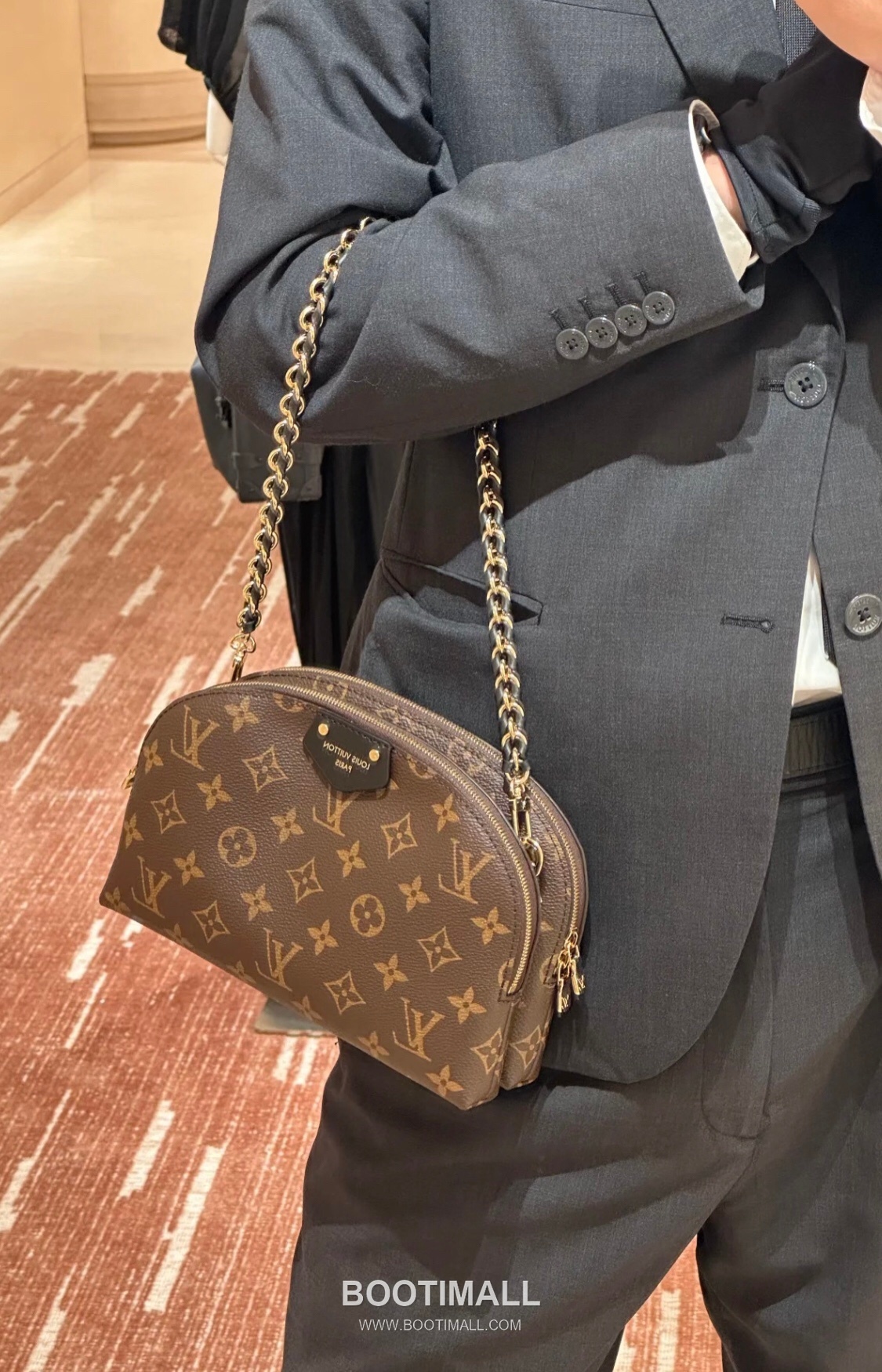 Louis Vuitton Be Alma Monogram Canvas Leather Clutch Shoulder Bag with Chain Detail 루이비통 비 알마 모노그램 캔버스 레더 클러치 숄더백 체인디테일 M12996 27cm 7