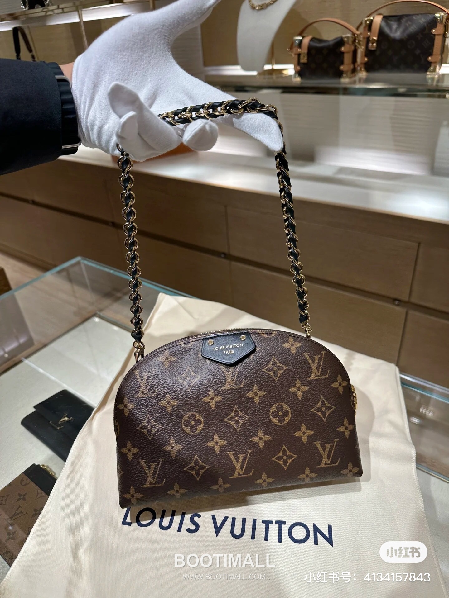 Louis Vuitton Be Alma Monogram Canvas Leather Clutch Shoulder Bag with Chain Detail 루이비통 비 알마 모노그램 캔버스 레더 클러치 숄더백 체인디테일 M12996 27cm 9