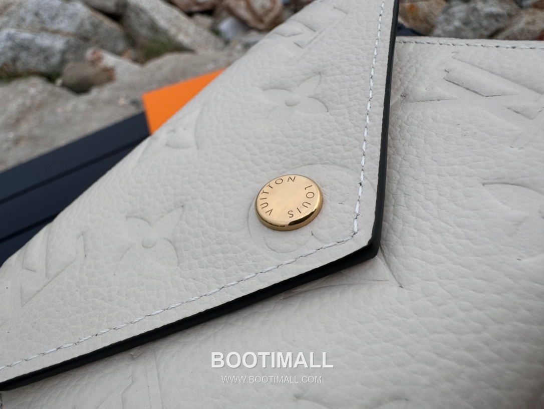 Louis Vuitton Victorine Monogram Empreinte Leather Wallet with Snap Flap Detail 루이비통 빅토린 모노그램 앙프렝뜨 반지갑 스냅플랩 M82334 12cm 9