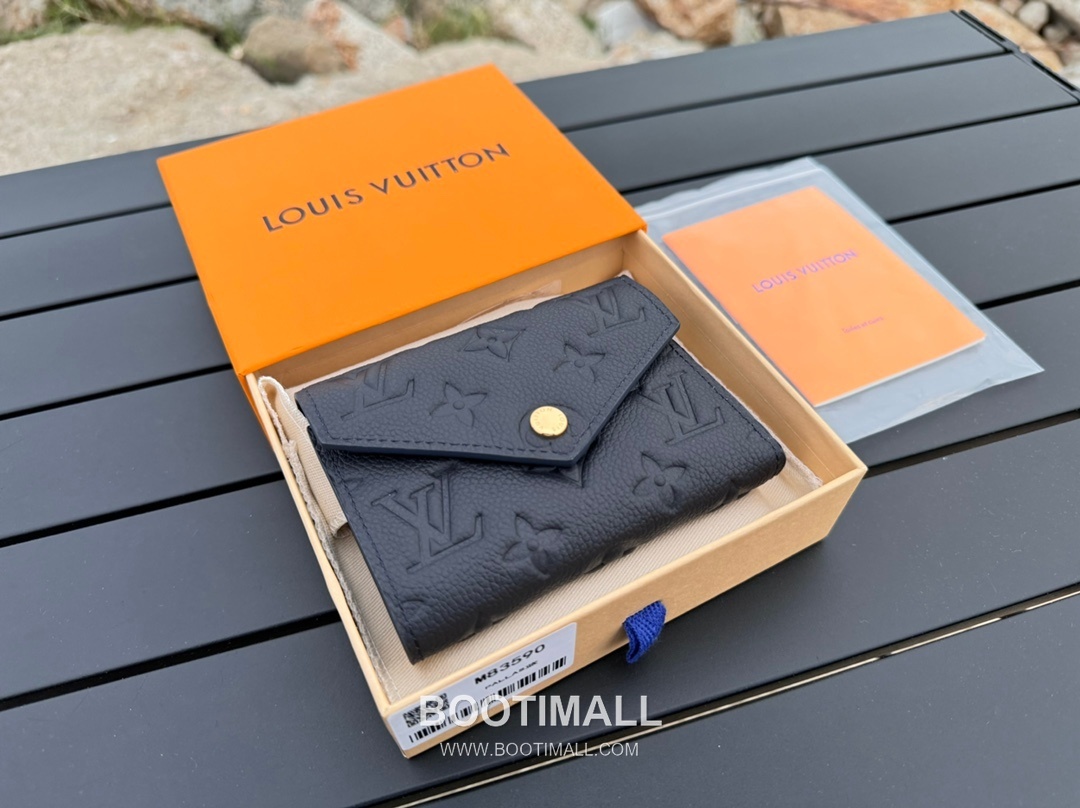 Louis Vuitton Victorine Monogram Empreinte Leather Wallet with Snap Flap Detail 루이비통 빅토린 모노그램 앙프렝뜨 반지갑 스냅플랩 M82334 12cm 1