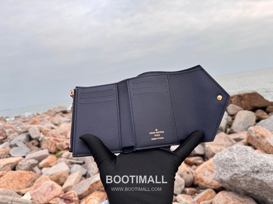 Louis Vuitton Victorine Monogram Empreinte Leather Wallet with Snap Flap Detail 루이비통 빅토린 모노그램 앙프렝뜨 반지갑 스냅플랩 M82334 12cm 6