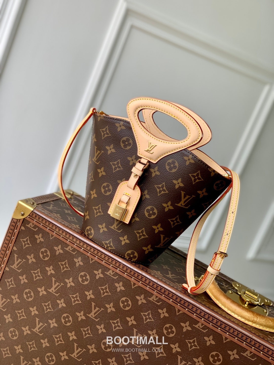 Louis Vuitton Rivage BB Monogram Canvas Bucket Bag with Lock Tag Detail 루이비통 리바쥬 BB 모노그램 캔버스 버킷백 락태그 M14680 12cm 6