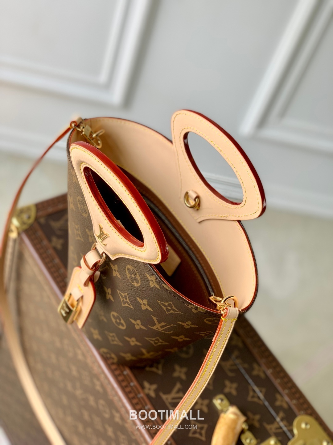 Louis Vuitton Rivage BB Monogram Canvas Bucket Bag with Lock Tag Detail 루이비통 리바쥬 BB 모노그램 캔버스 버킷백 락태그 M14680 12cm 14