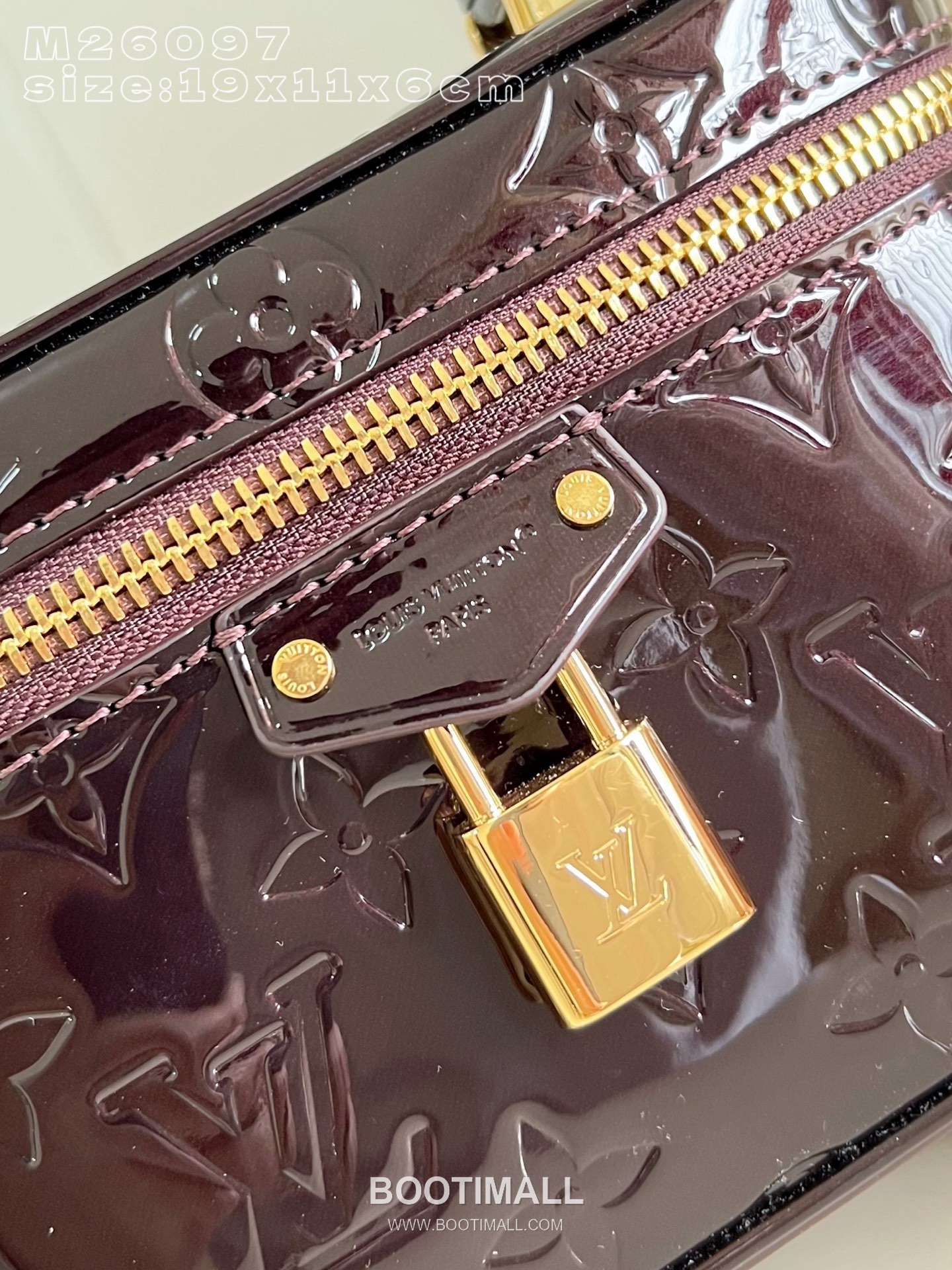 Louis Vuitton Vanity Chain Monogram Canvas Clutch Shoulder Bag with Lock Chain Detail 루이비통 바니티 체인 모노그램 캔버스 클러치 숄더백 락체인 M26097 19cm 2