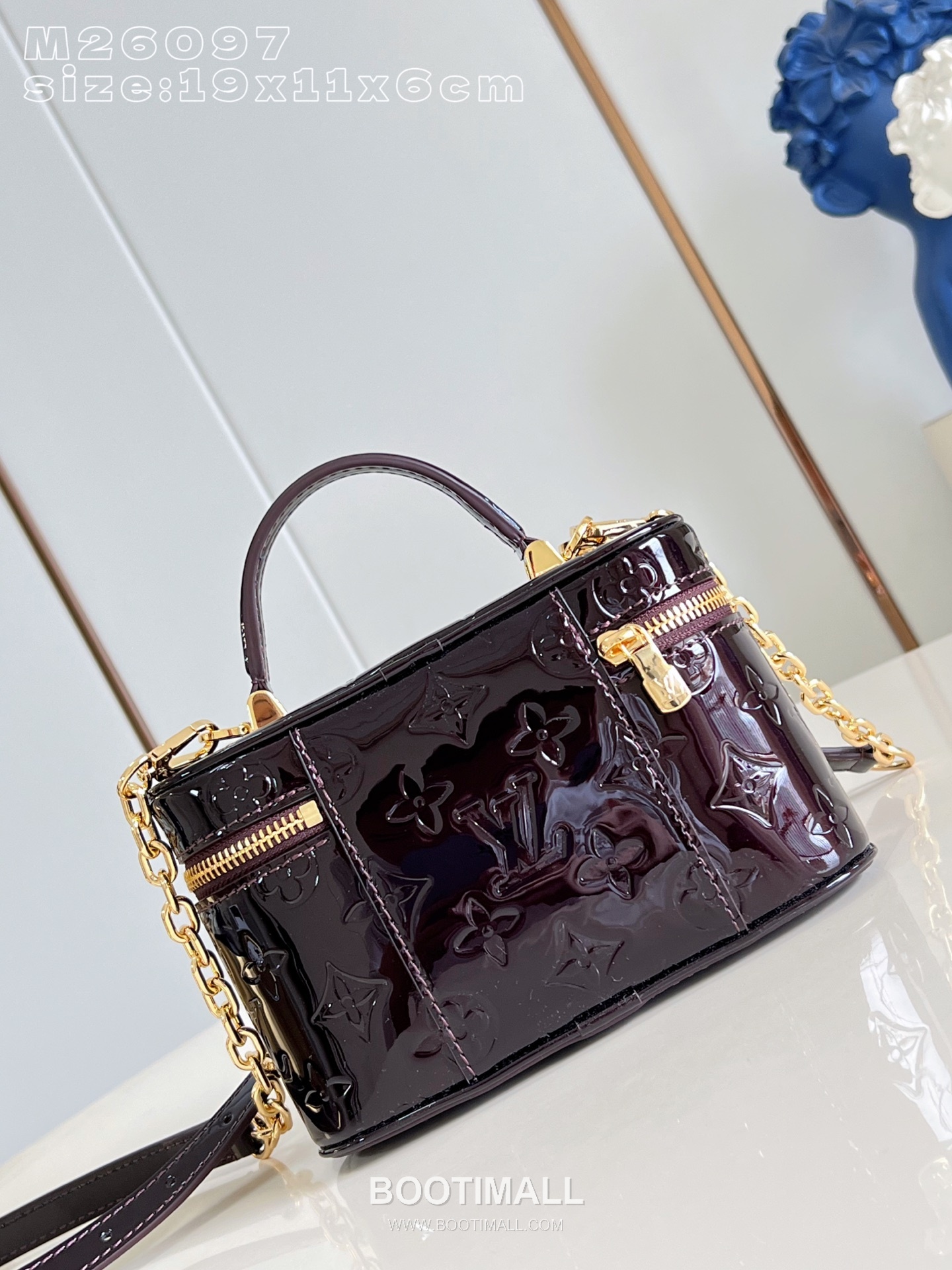 Louis Vuitton Vanity Chain Monogram Canvas Clutch Shoulder Bag with Lock Chain Detail 루이비통 바니티 체인 모노그램 캔버스 클러치 숄더백 락체인 M26097 19cm 4