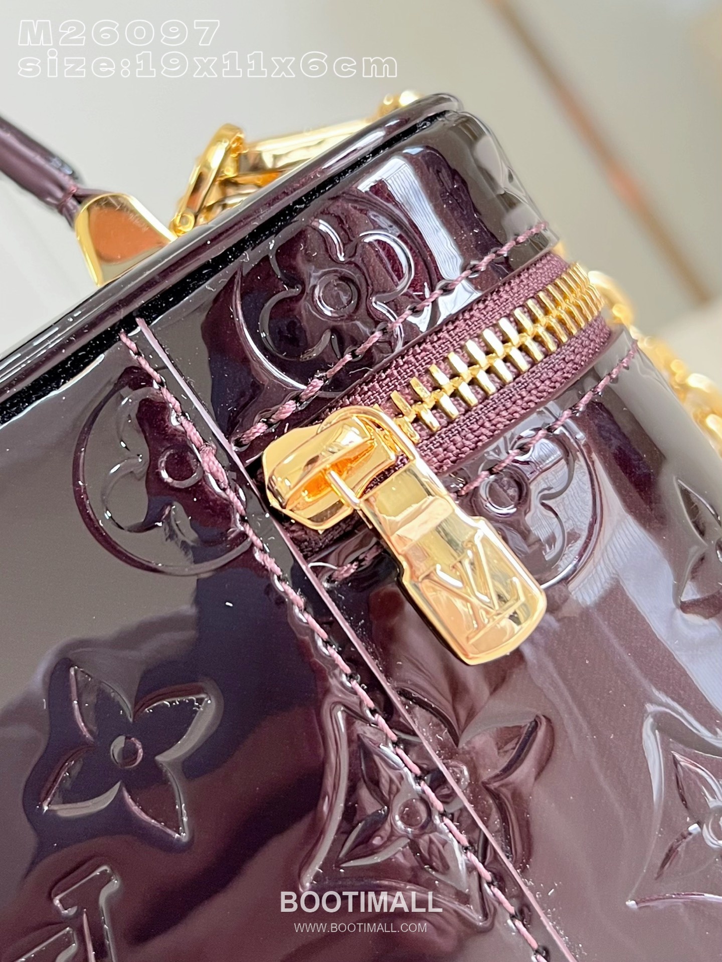 Louis Vuitton Vanity Chain Monogram Canvas Clutch Shoulder Bag with Lock Chain Detail 루이비통 바니티 체인 모노그램 캔버스 클러치 숄더백 락체인 M26097 19cm 5