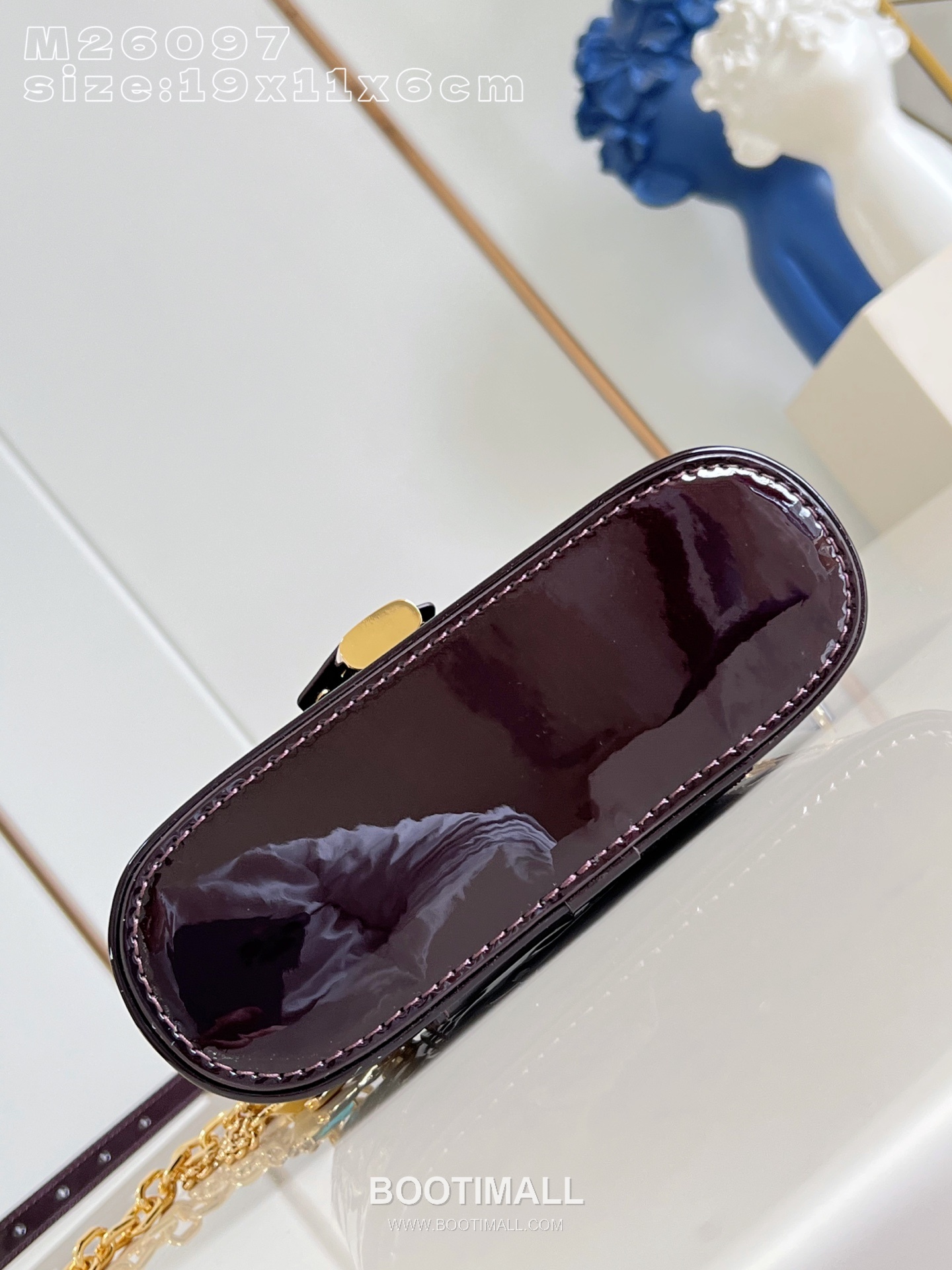 Louis Vuitton Vanity Chain Monogram Canvas Clutch Shoulder Bag with Lock Chain Detail 루이비통 바니티 체인 모노그램 캔버스 클러치 숄더백 락체인 M26097 19cm 6