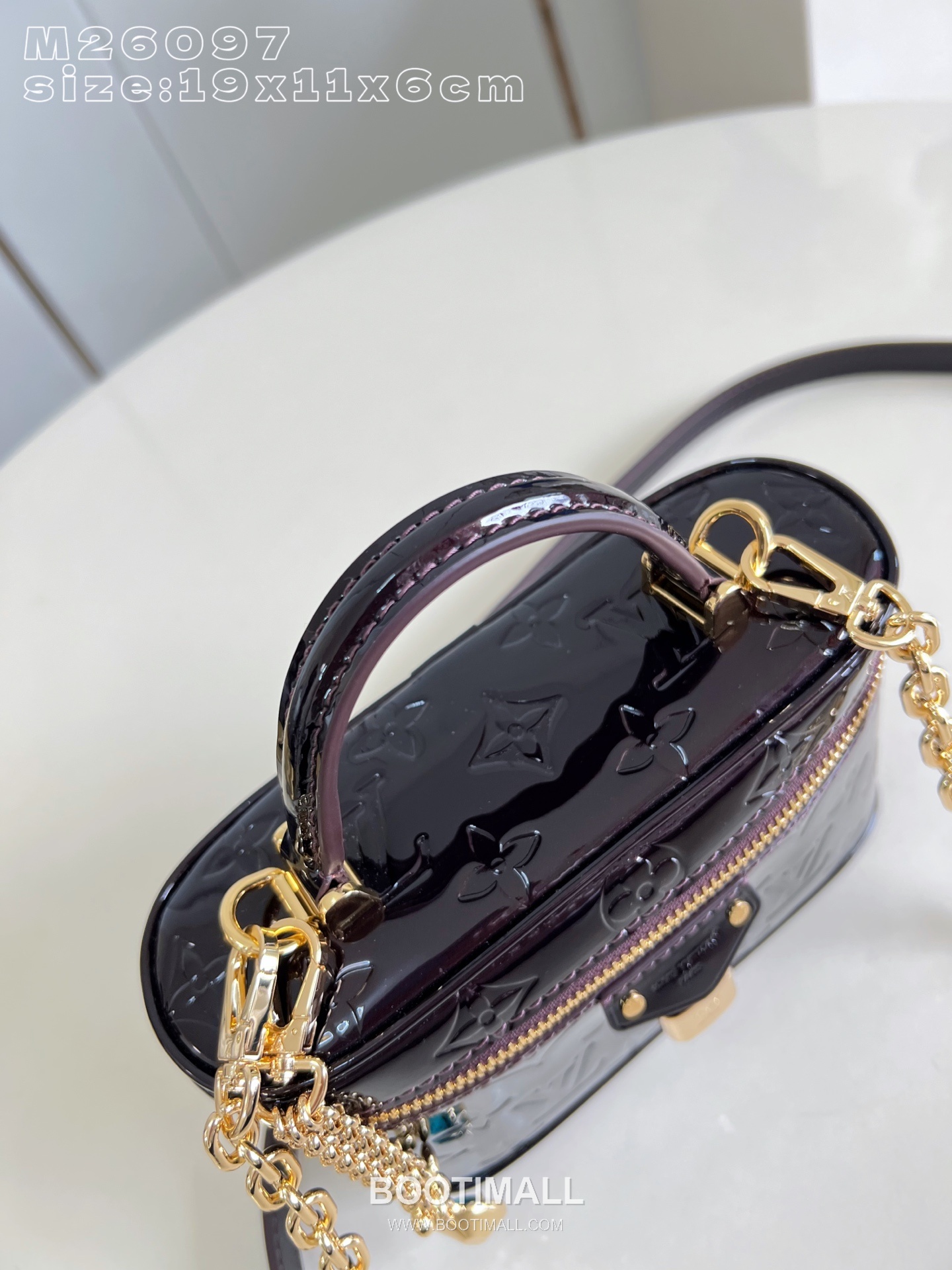 Louis Vuitton Vanity Chain Monogram Canvas Clutch Shoulder Bag with Lock Chain Detail 루이비통 바니티 체인 모노그램 캔버스 클러치 숄더백 락체인 M26097 19cm 7