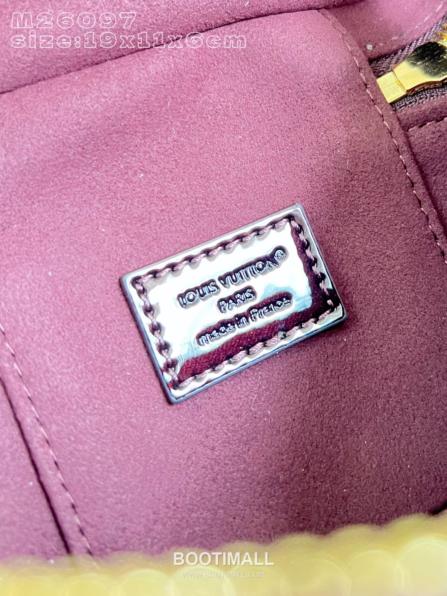 Louis Vuitton Vanity Chain Monogram Canvas Clutch Shoulder Bag with Lock Chain Detail 루이비통 바니티 체인 모노그램 캔버스 클러치 숄더백 락체인 M26097 19cm 9