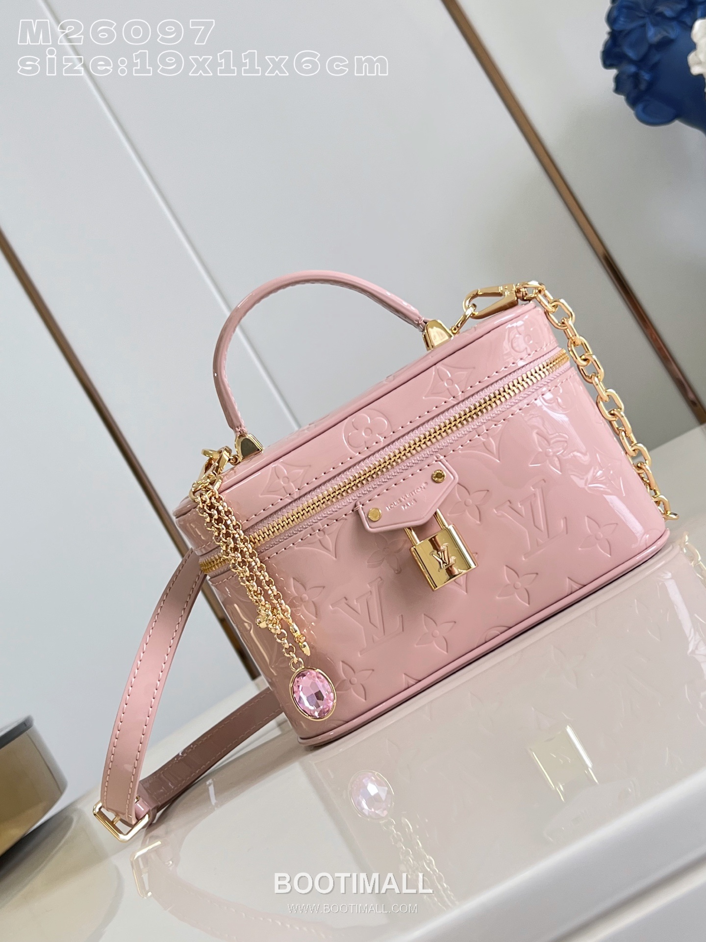 Louis Vuitton Vanity Chain Monogram Canvas Clutch Shoulder Bag with Lock Chain Detail 루이비통 바니티 체인 모노그램 캔버스 클러치 숄더백 락체인 M26097 19cm 1