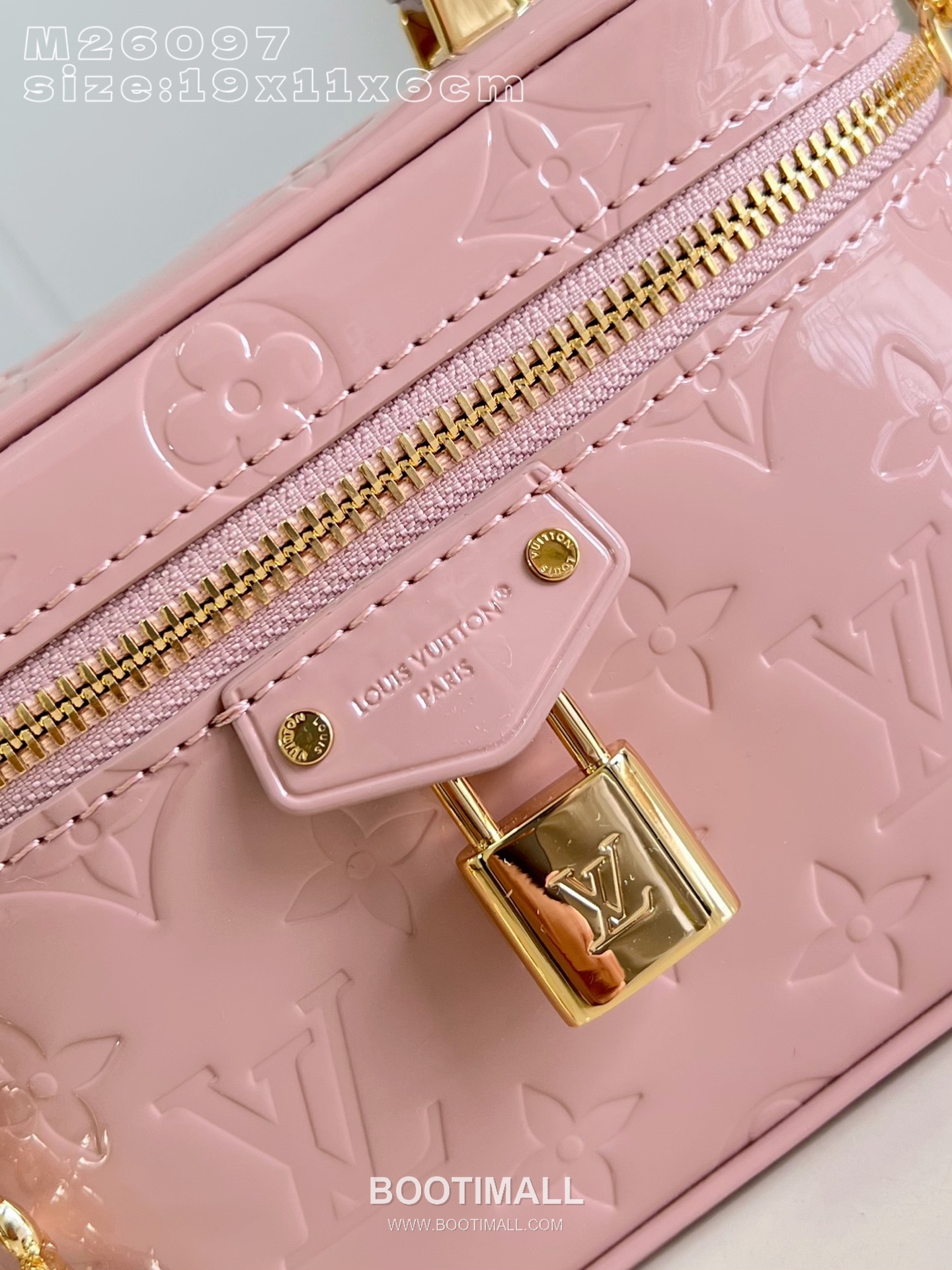 Louis Vuitton Vanity Chain Monogram Canvas Clutch Shoulder Bag with Lock Chain Detail 루이비통 바니티 체인 모노그램 캔버스 클러치 숄더백 락체인 M26097 19cm 2